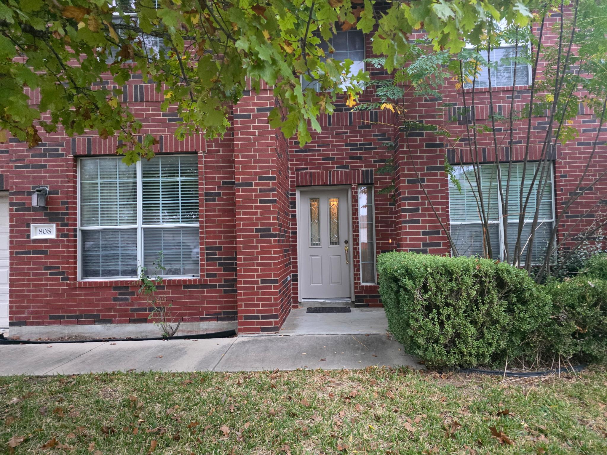 808 Busleigh Castle Way Property Photo 3