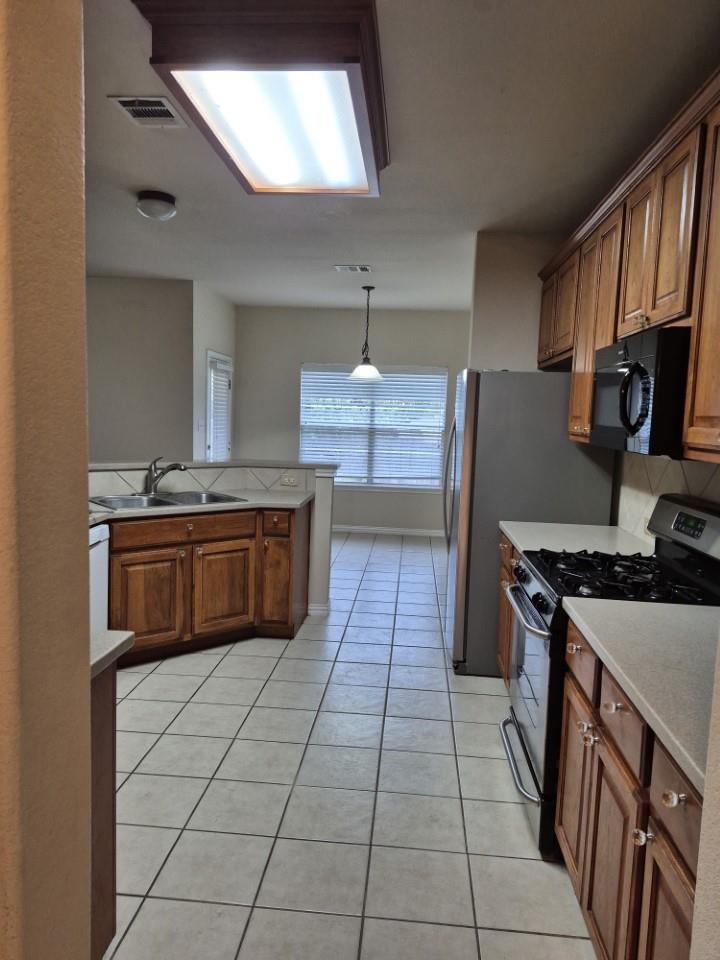 808 Busleigh Castle Way Property Photo 8