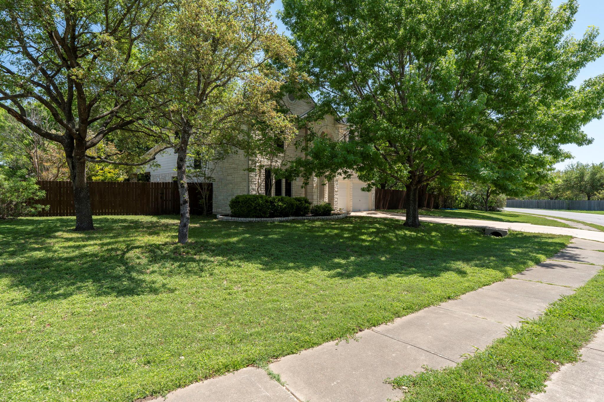 623 Prickley Pear Pass Property Photo 3