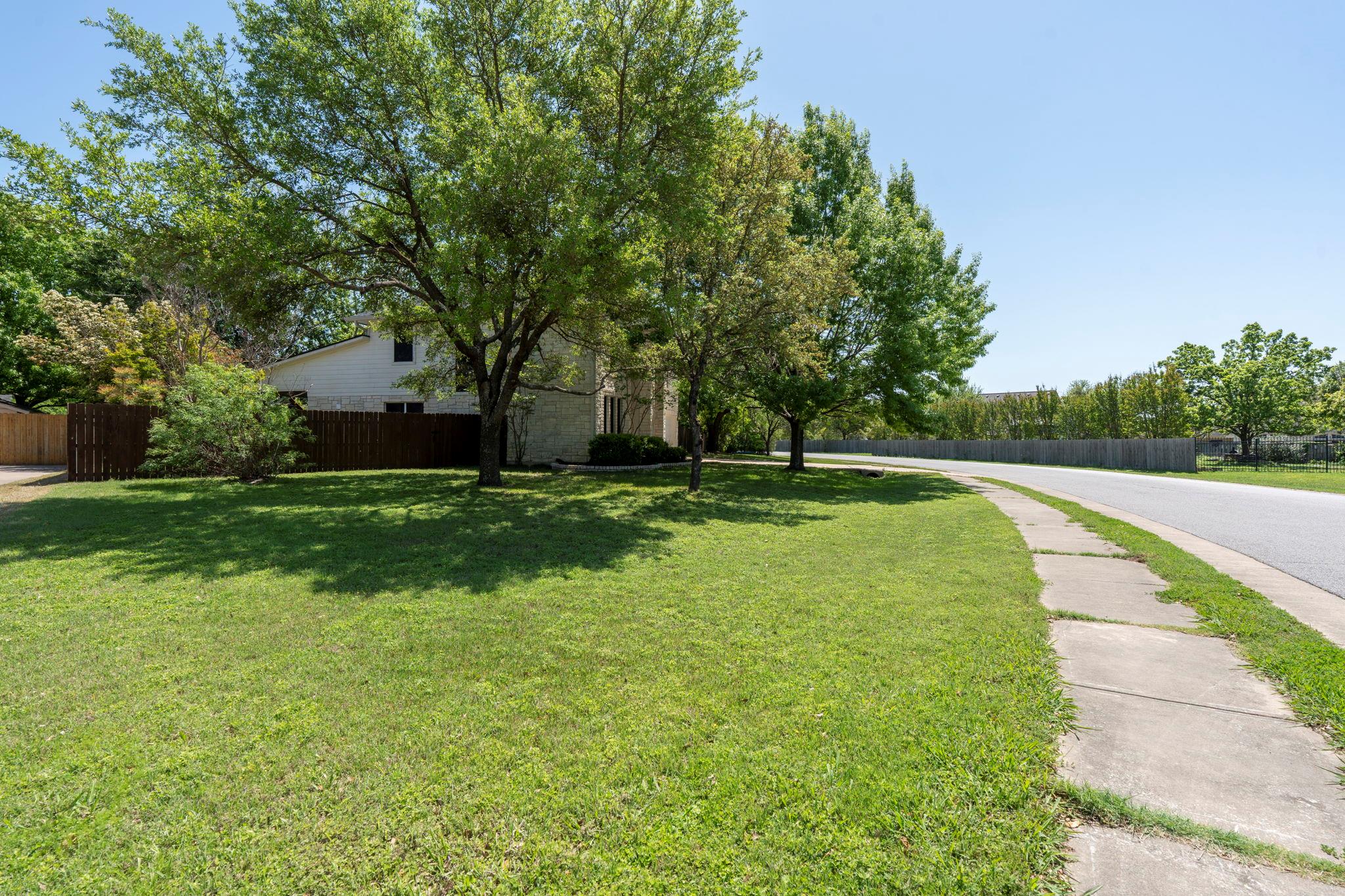623 Prickley Pear Pass Property Photo 4