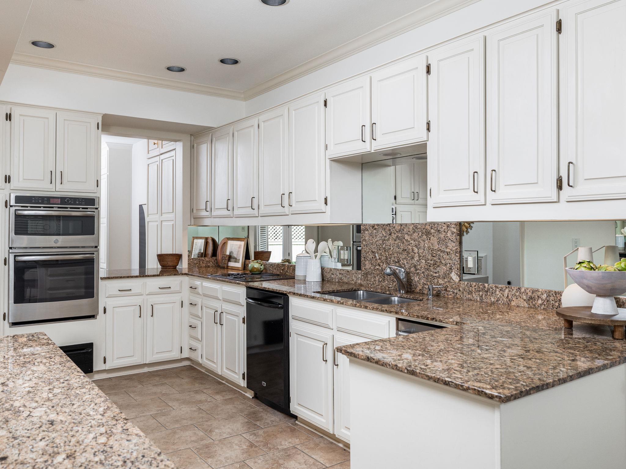 3111 Windsor Rd #e Property Photo 5