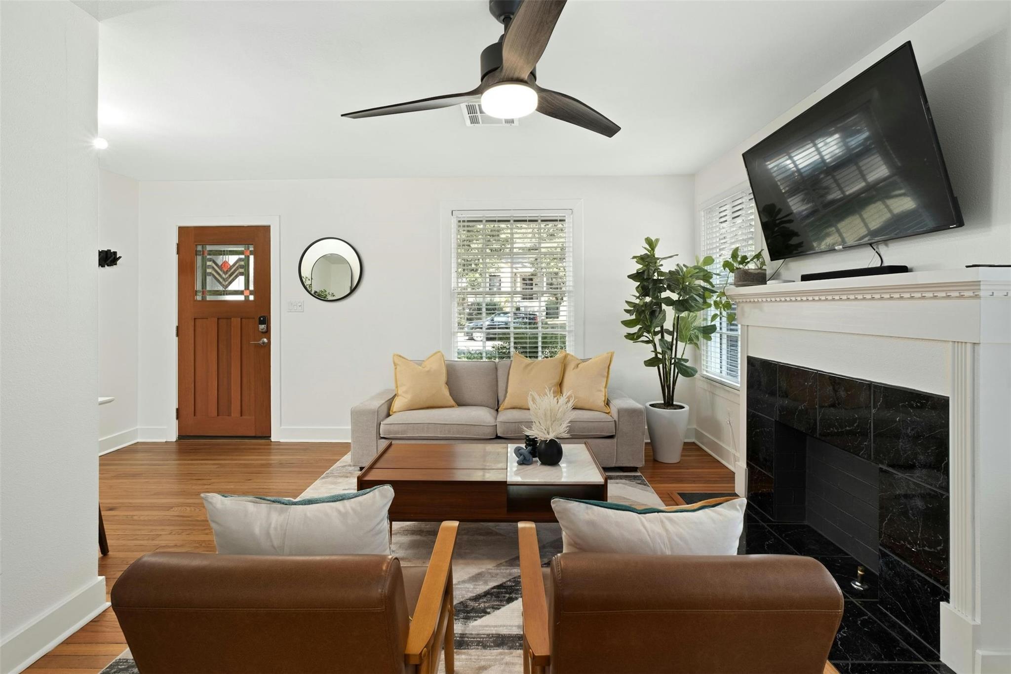 2107 Kenwood Ave Property Photo 4
