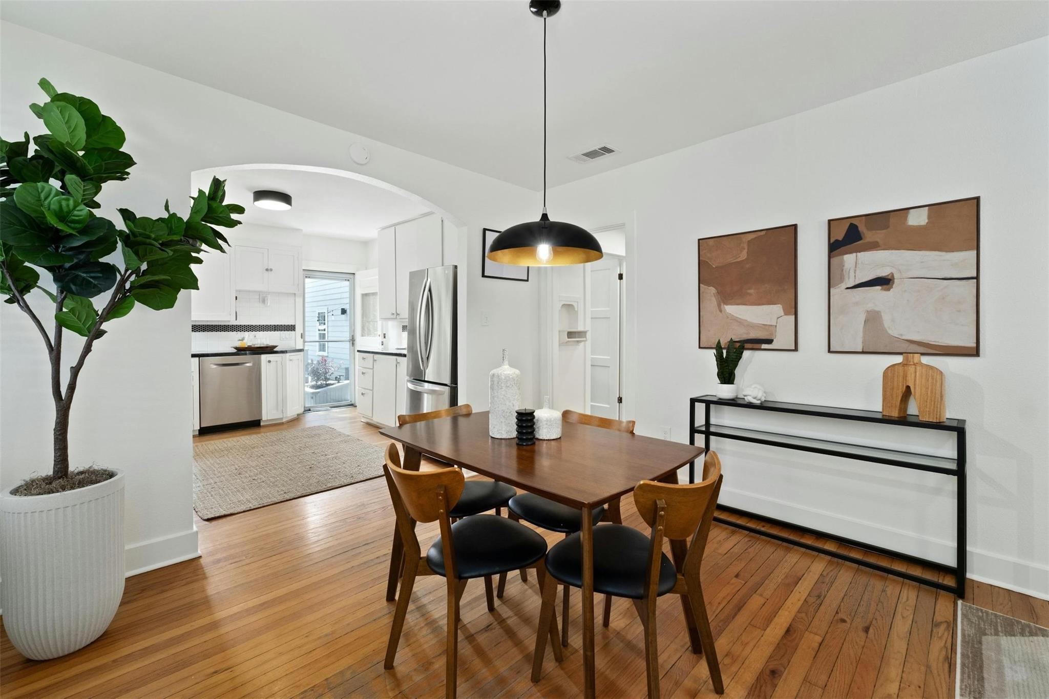 2107 Kenwood Ave Property Photo 6