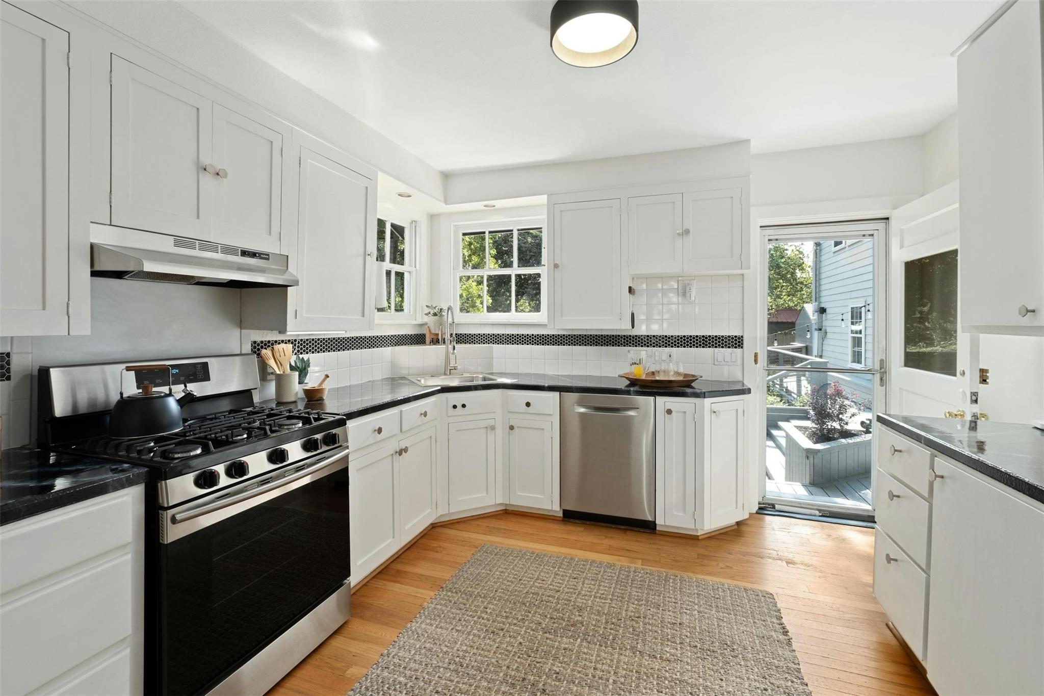 2107 Kenwood Ave Property Photo 7