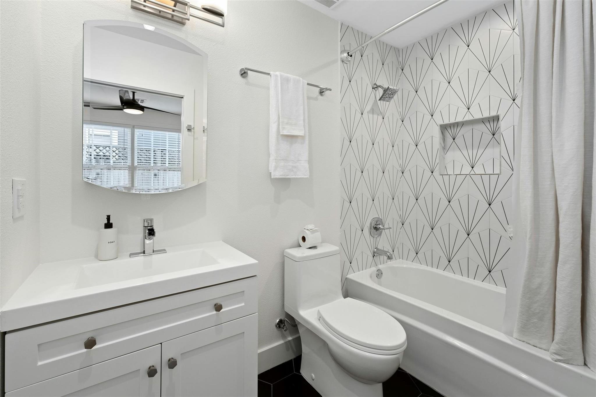 2107 Kenwood Ave Property Photo 12