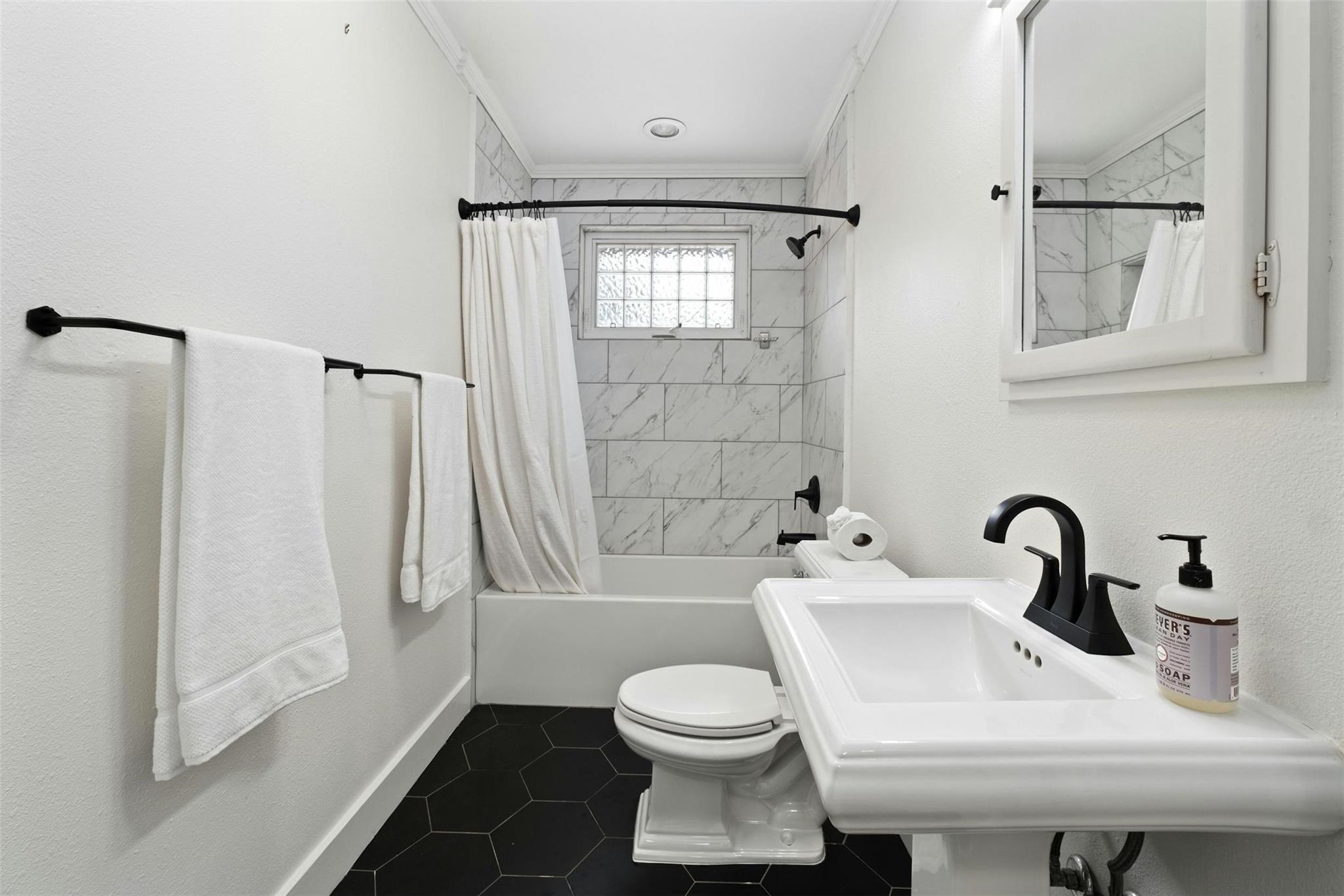 2107 Kenwood Ave Property Photo 15