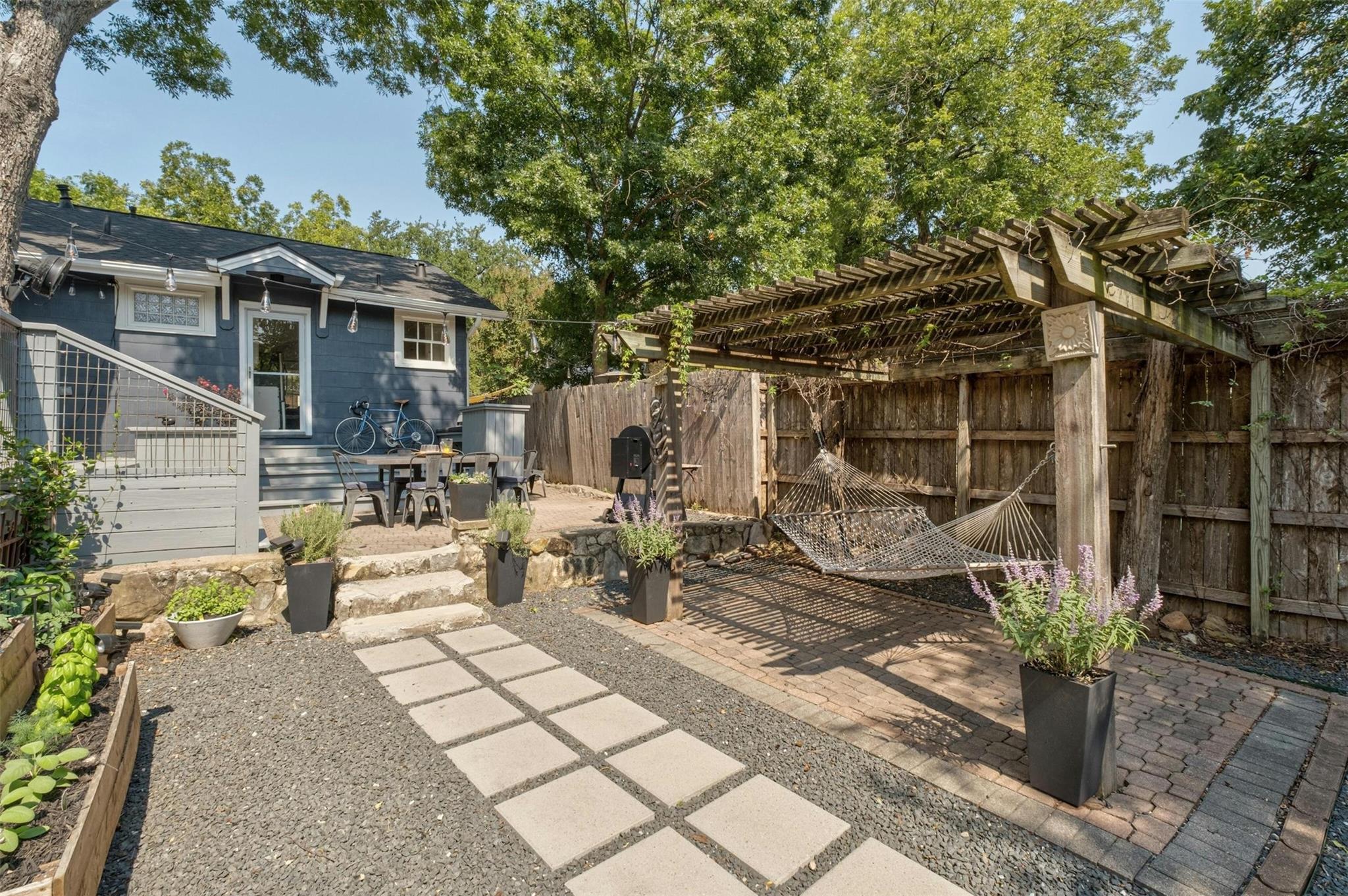 2107 Kenwood Ave Property Photo 19