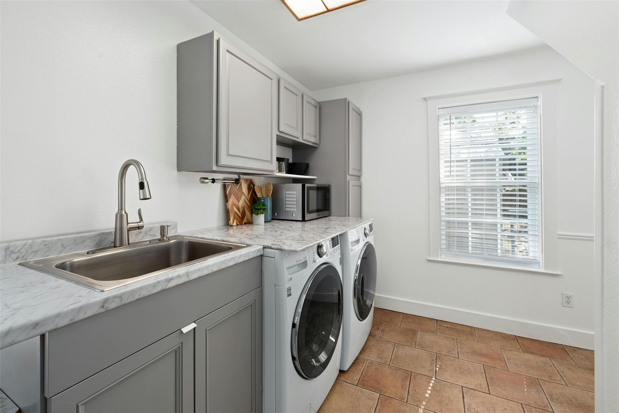 2107 Kenwood Ave Property Photo 24