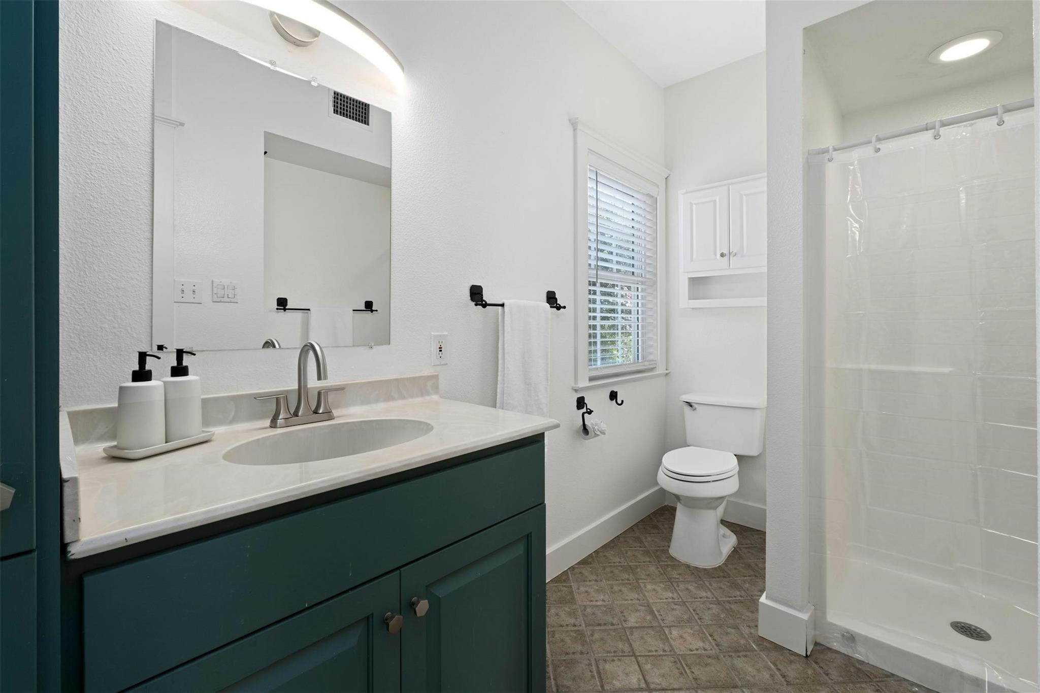 2107 Kenwood Ave Property Photo 28