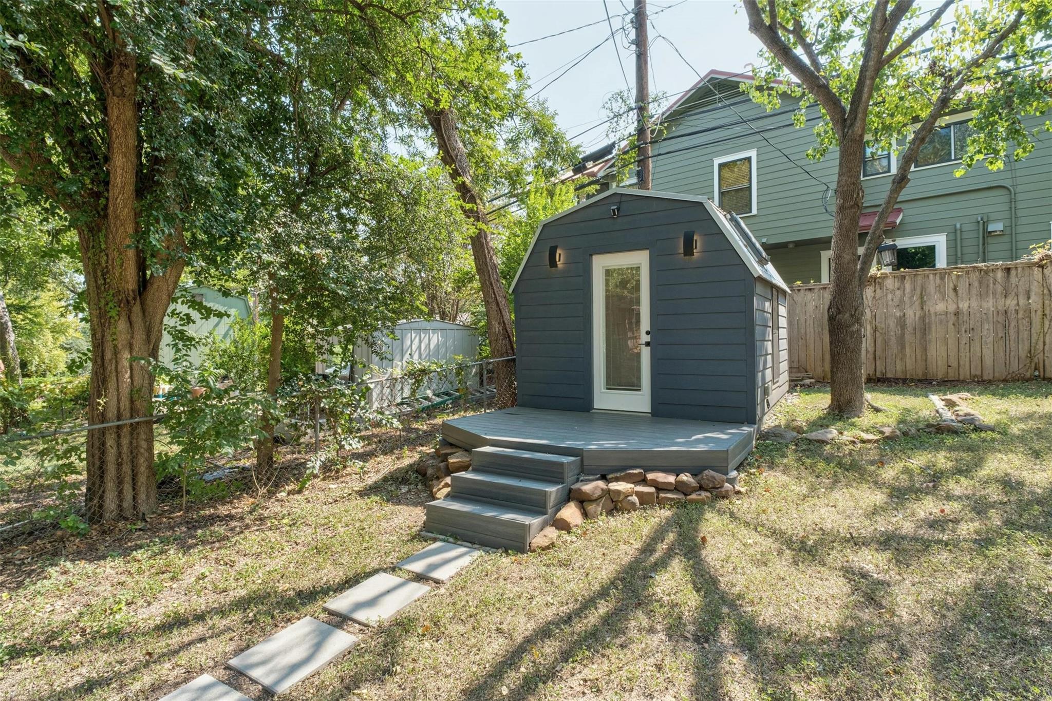2107 Kenwood Ave Property Photo 32