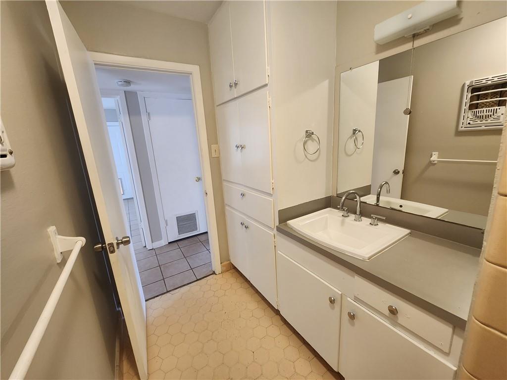 607 Nelray B Blvd #b Property Photo 8