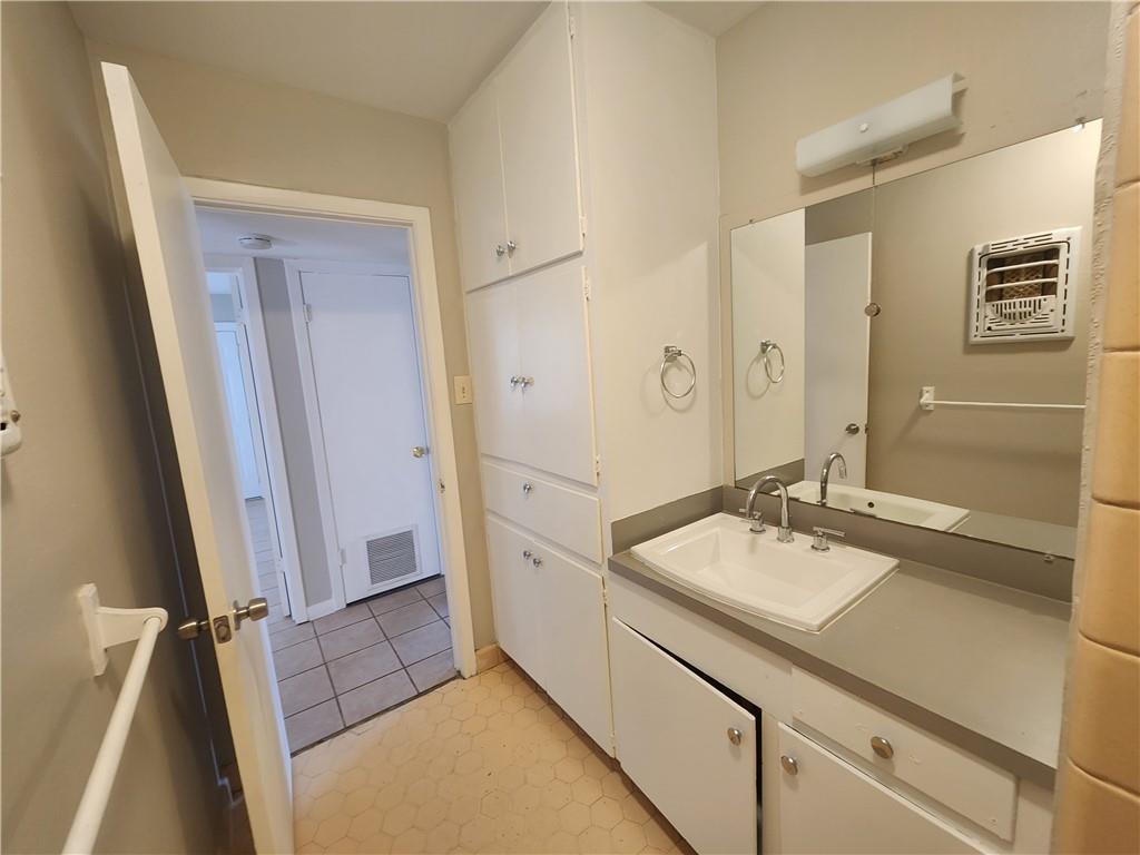 607 Nelray B Blvd #b Property Photo 9