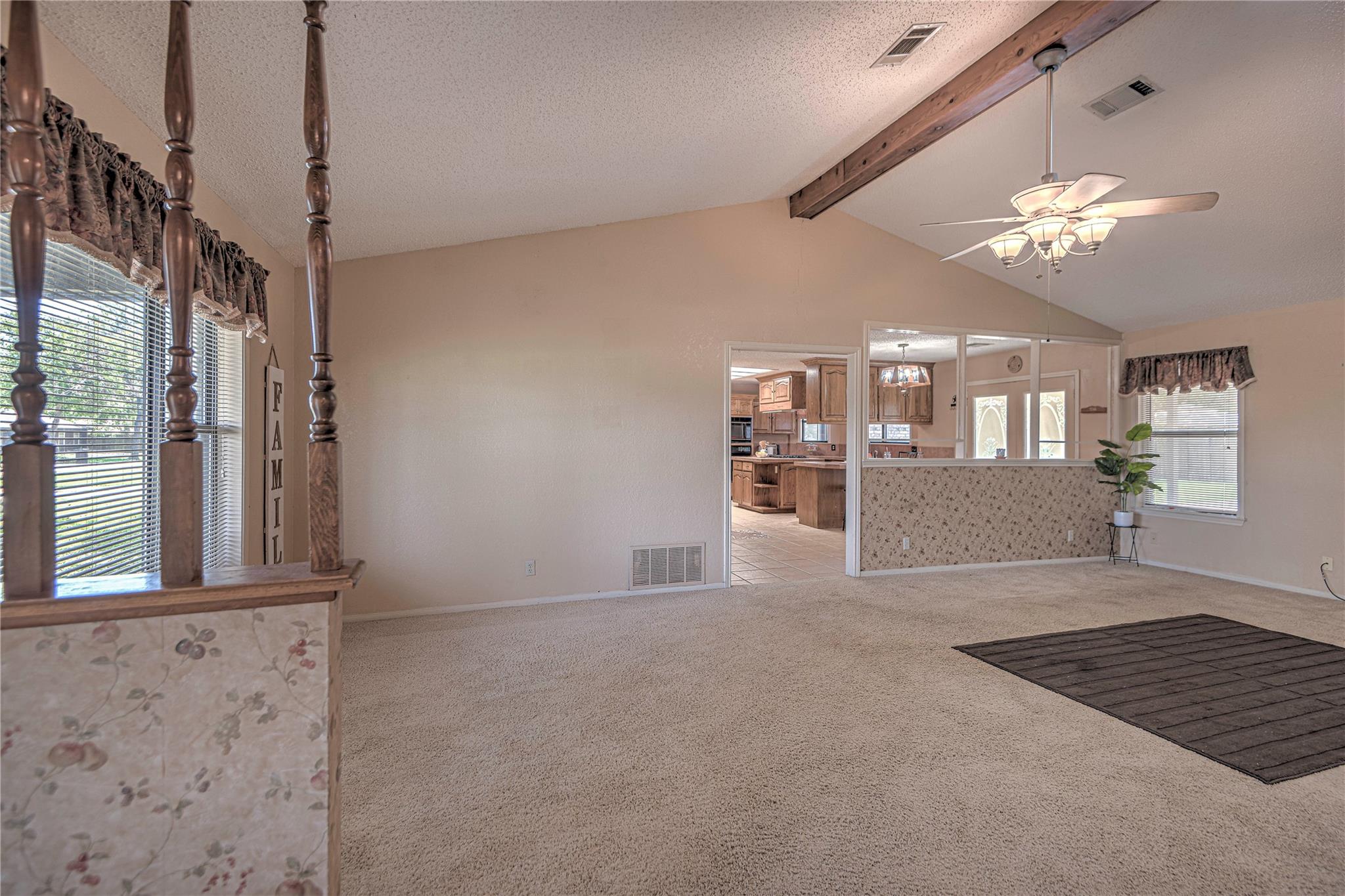 204 N Lamar St Property Photo 3