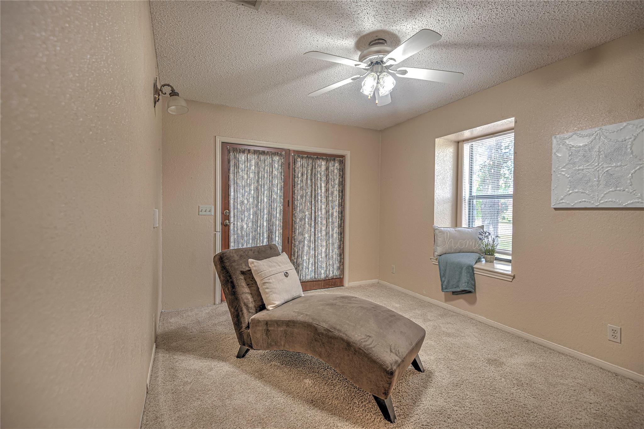 204 N Lamar St Property Photo 12