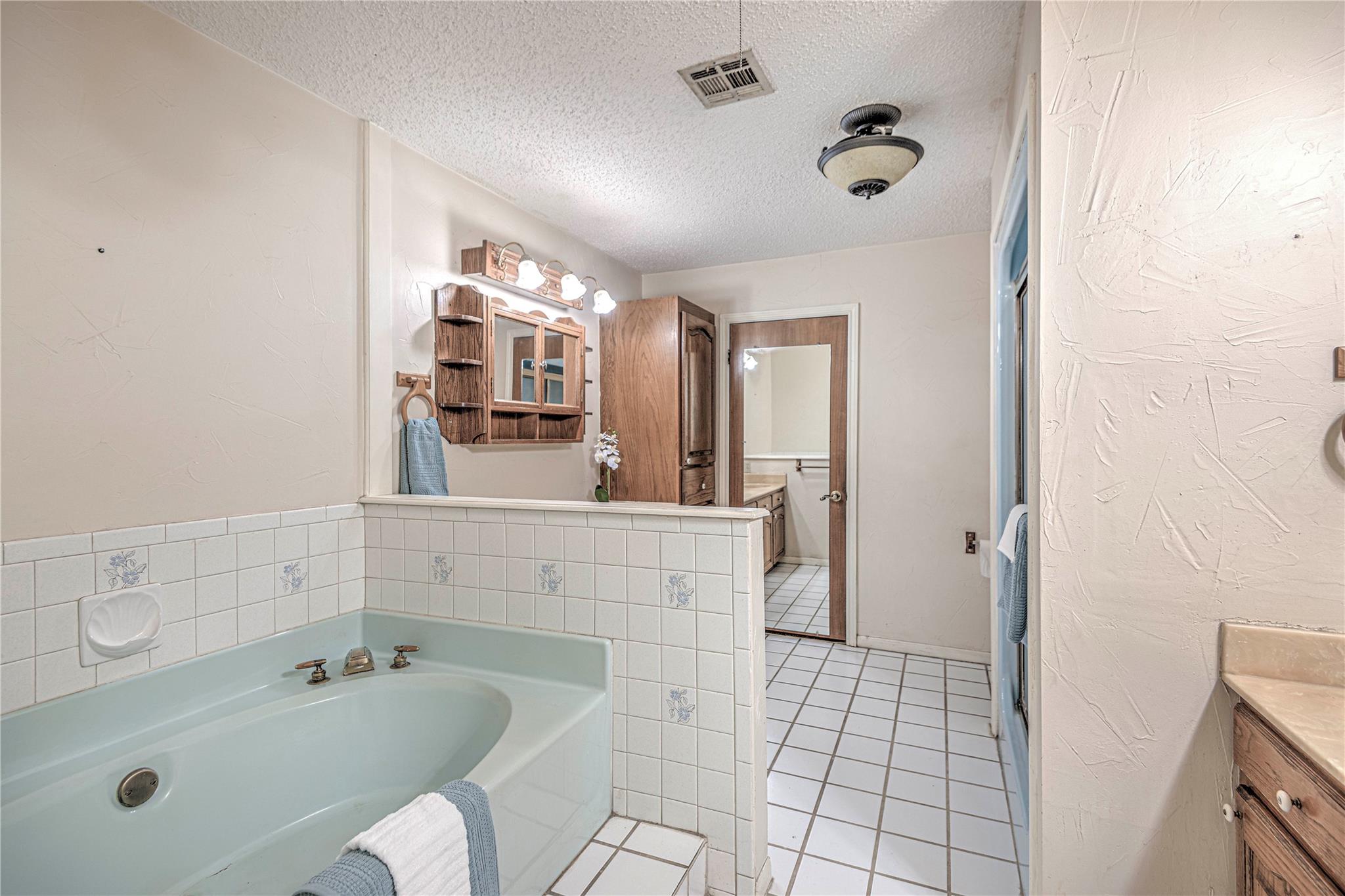 204 N Lamar St Property Photo 13
