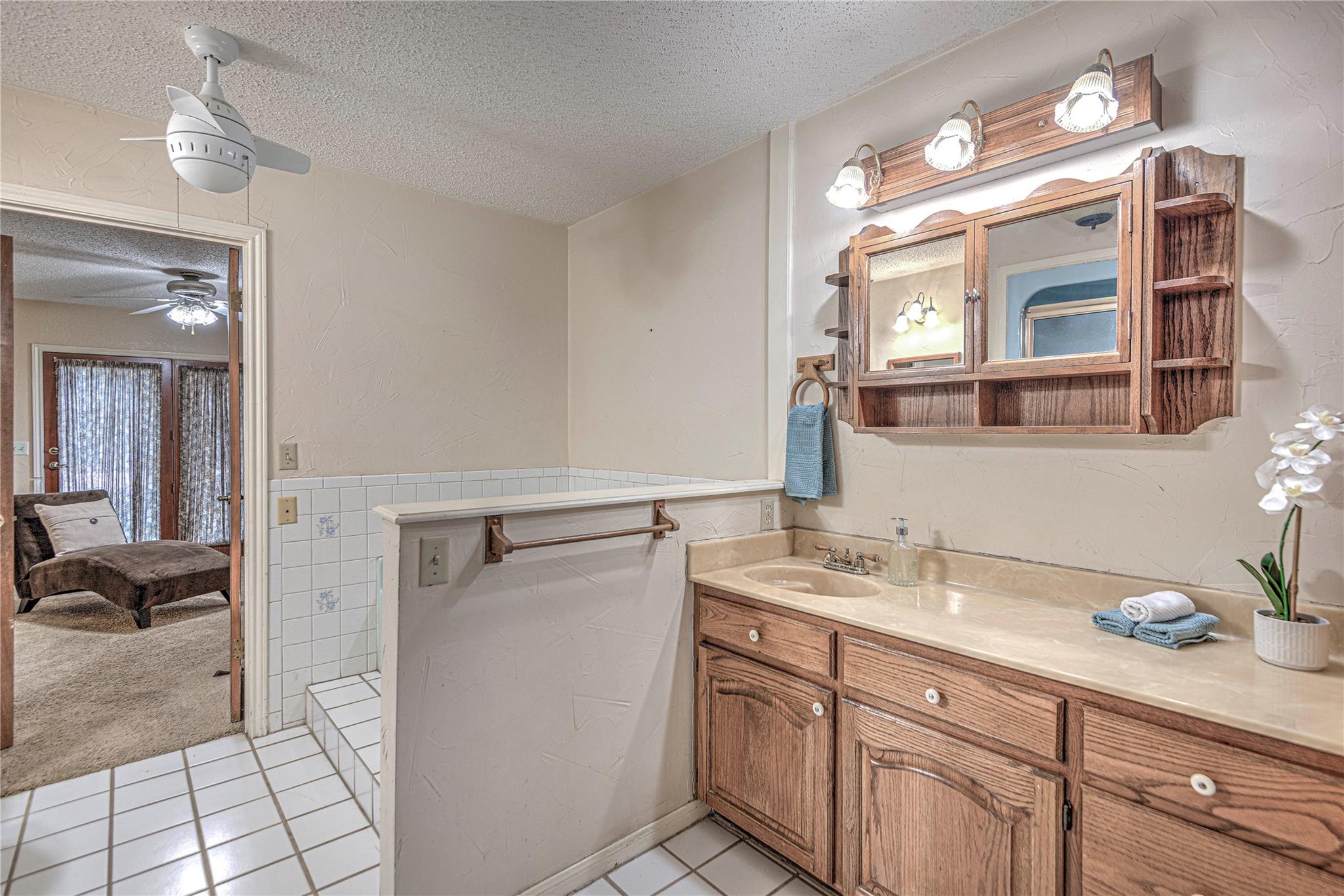 204 N Lamar St Property Photo 14