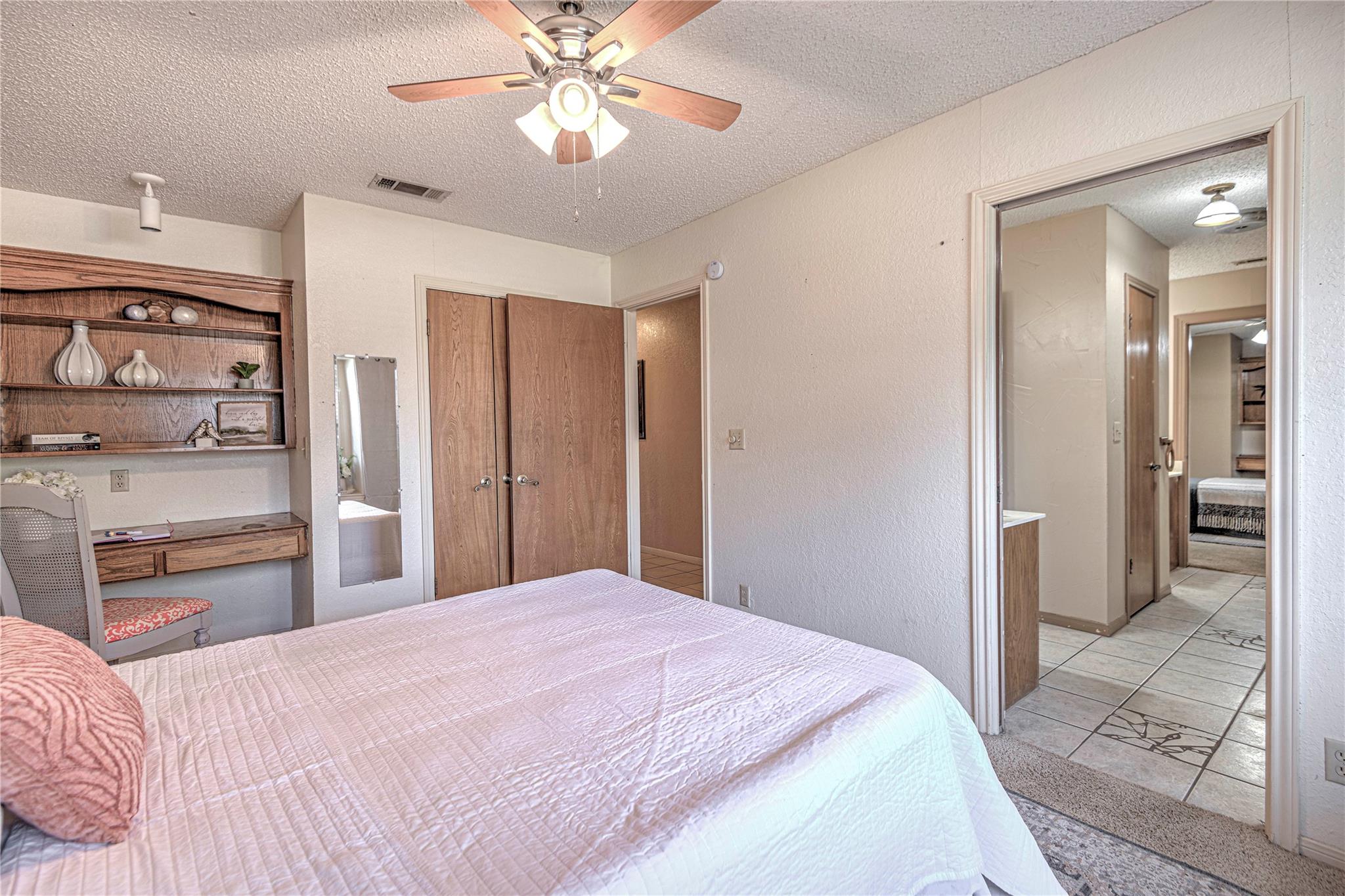 204 N Lamar St Property Photo 20