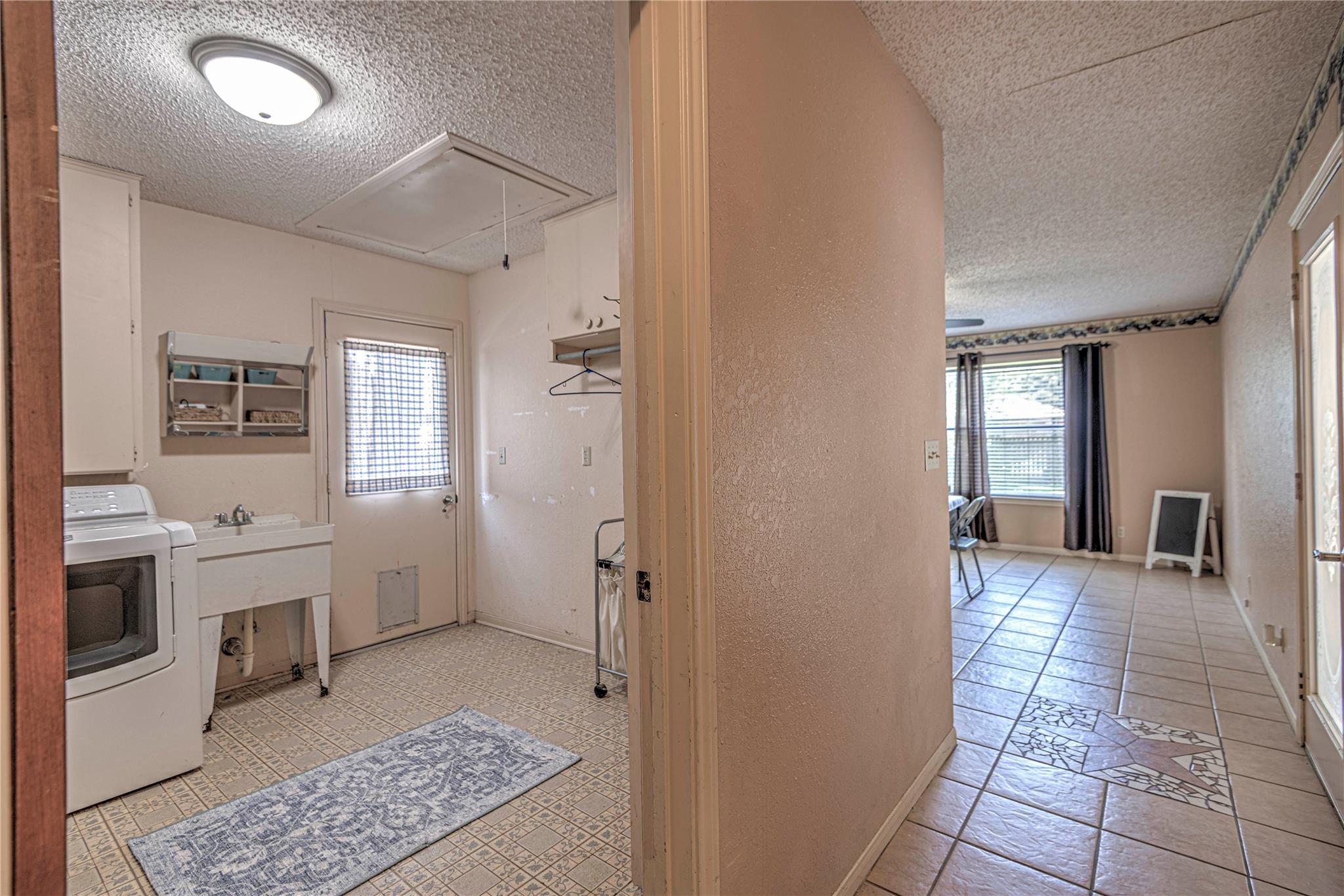 204 N Lamar St Property Photo 21