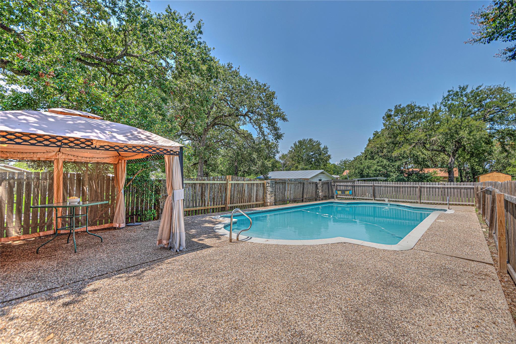204 N Lamar St Property Photo 24
