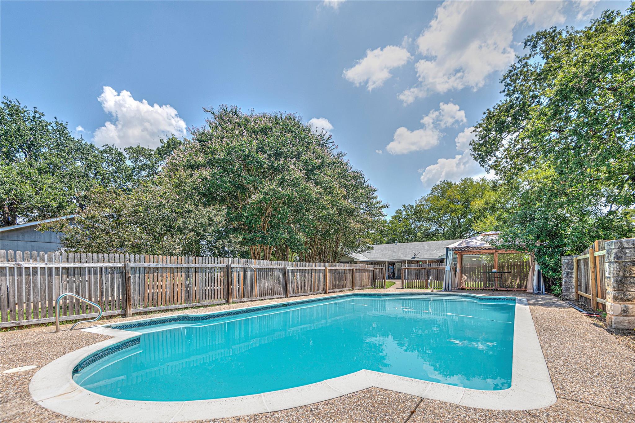 204 N Lamar St Property Photo 25