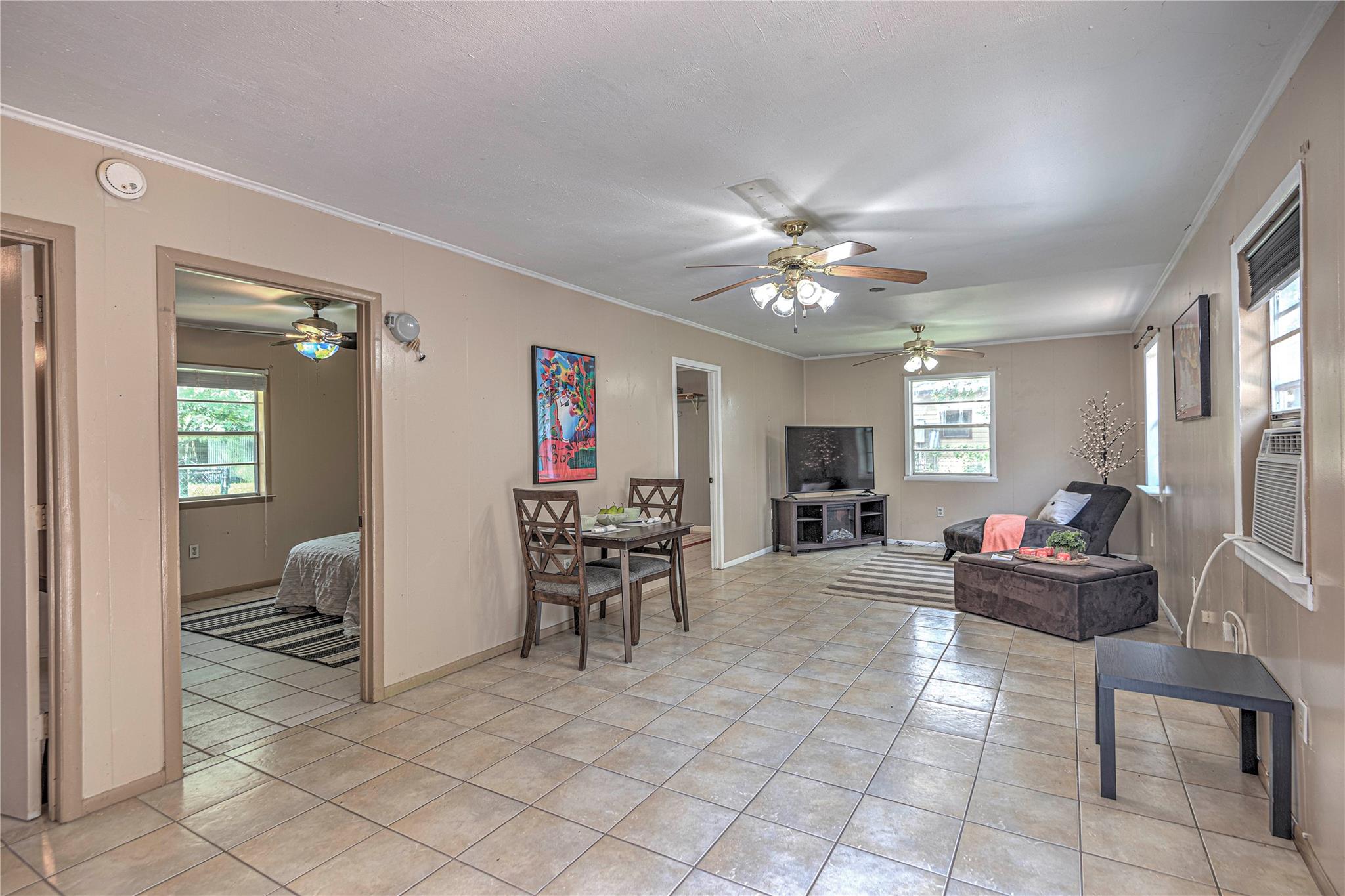 204 N Lamar St Property Photo 32