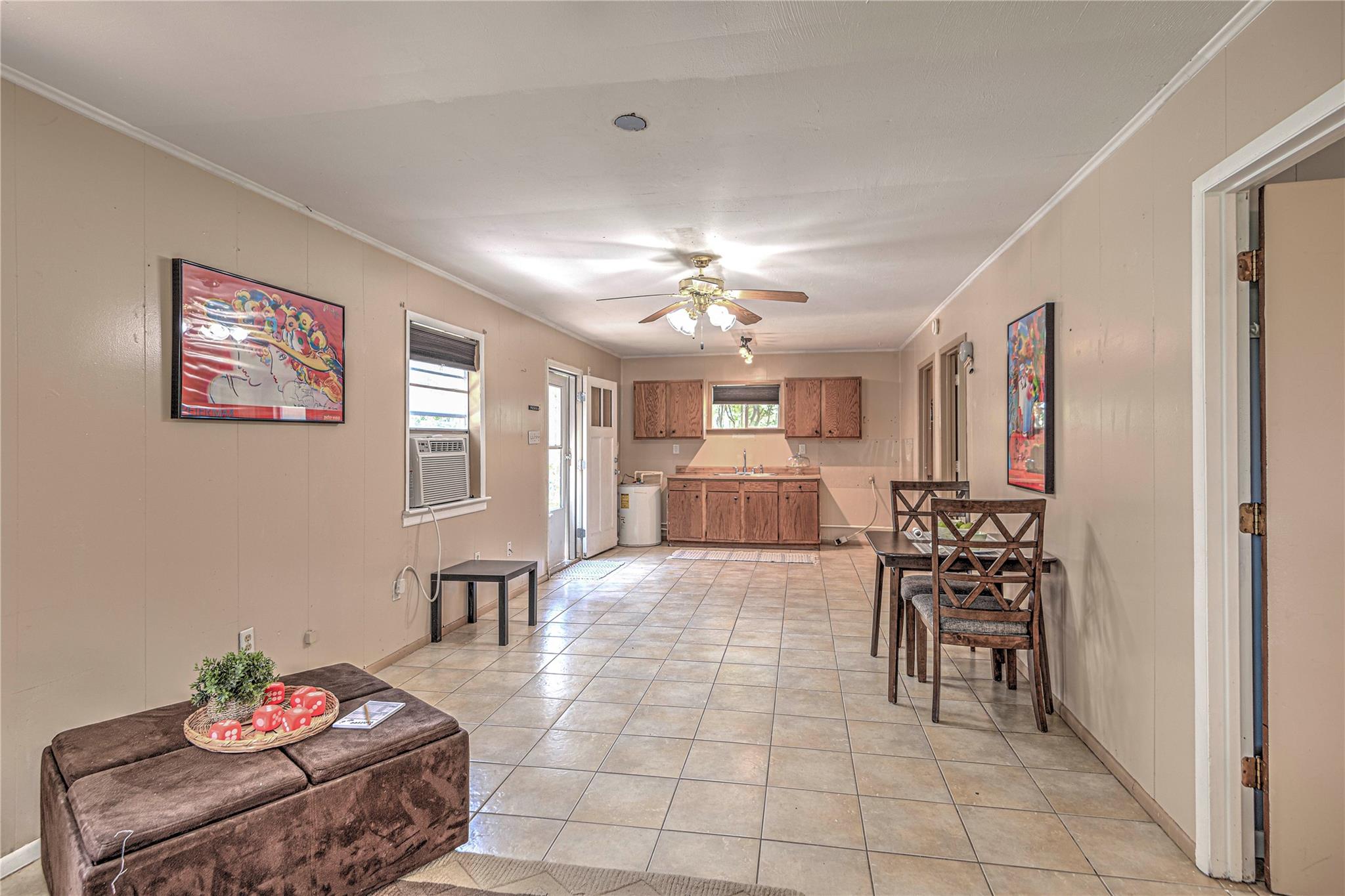 204 N Lamar St Property Photo 33