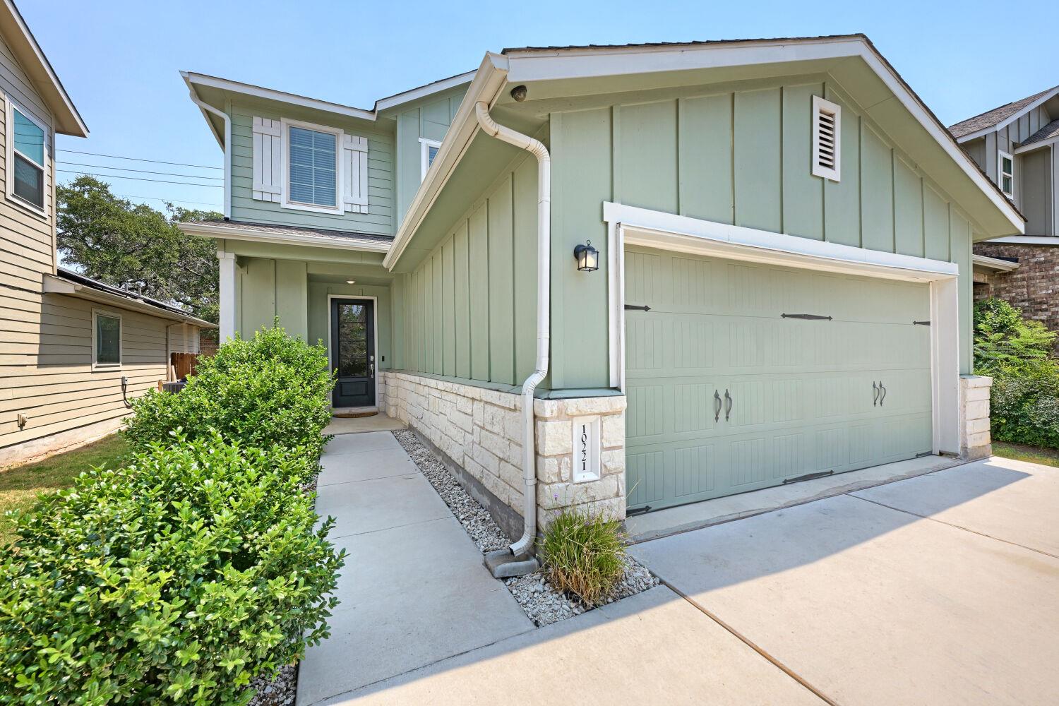 10221 Buster Dr Property Photo 1
