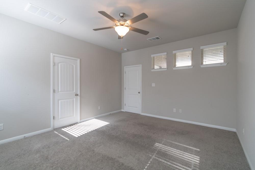 2033 Hat Bender Loop Property Photo 15
