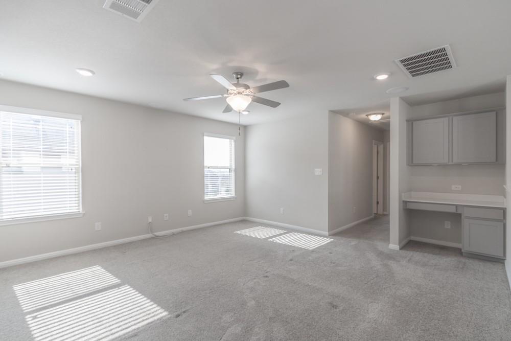 2033 Hat Bender Loop Property Photo 16
