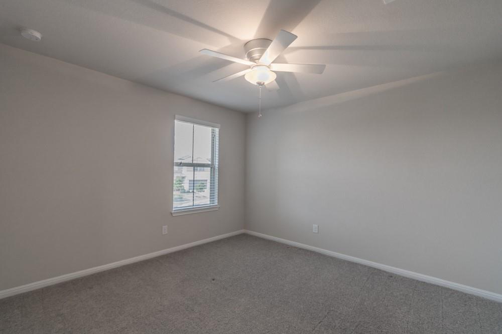 2033 Hat Bender Loop Property Photo 21
