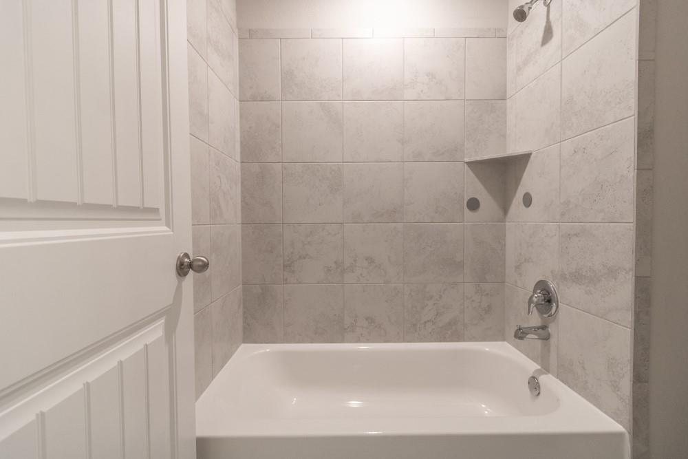 2033 Hat Bender Loop Property Photo 29