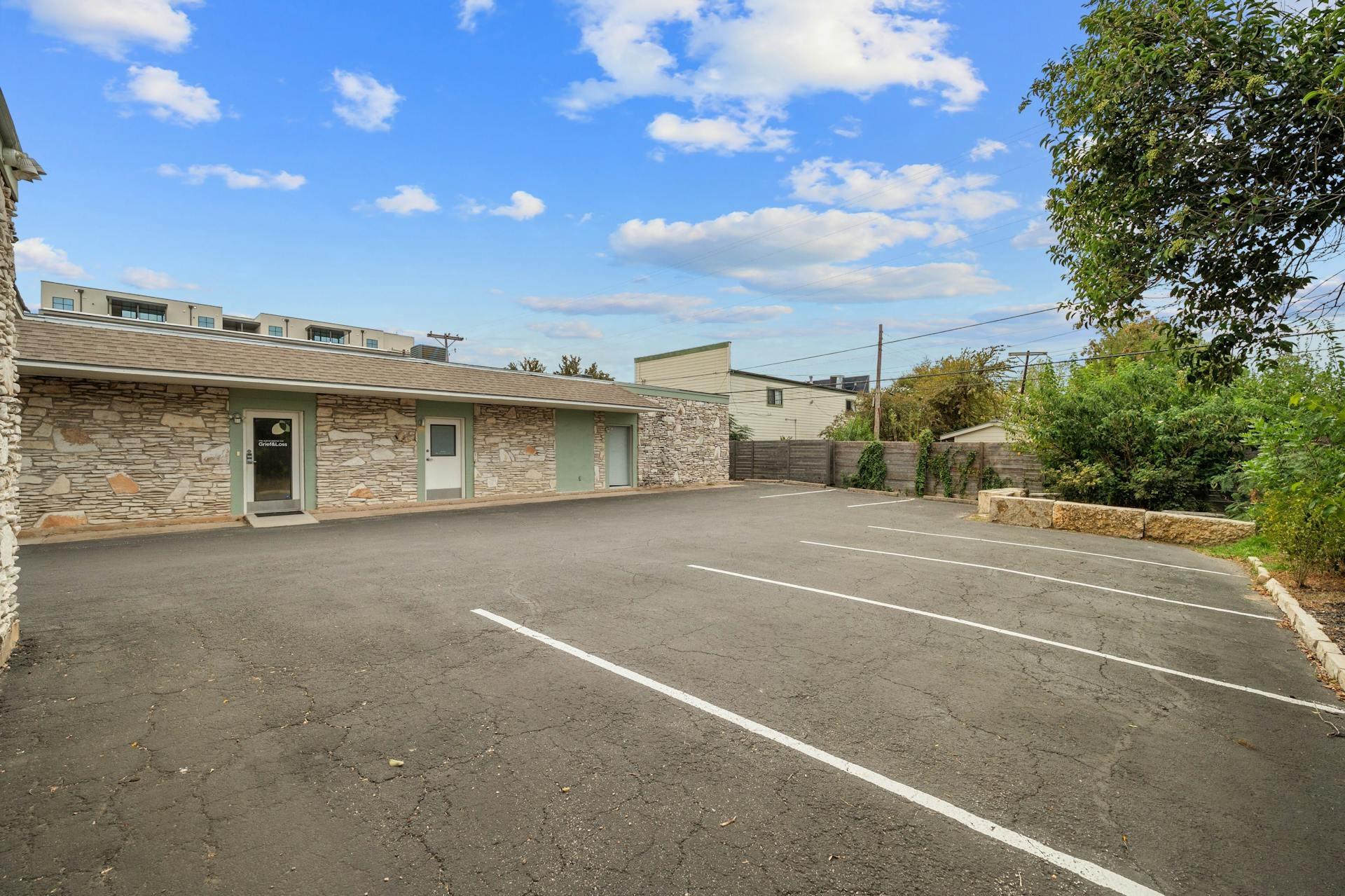 2413 Greenlawn Pkwy Property Photo 13