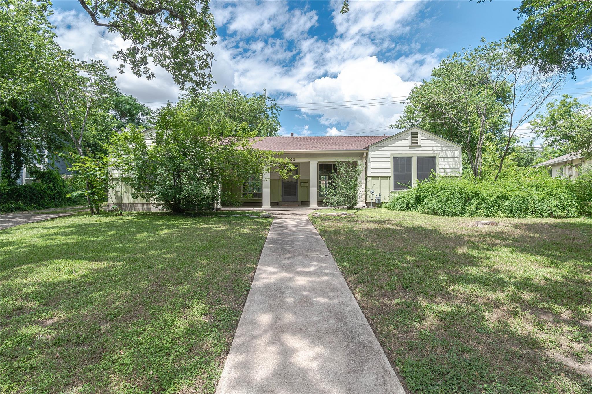 1202 Norwood Rd Property Photo 4