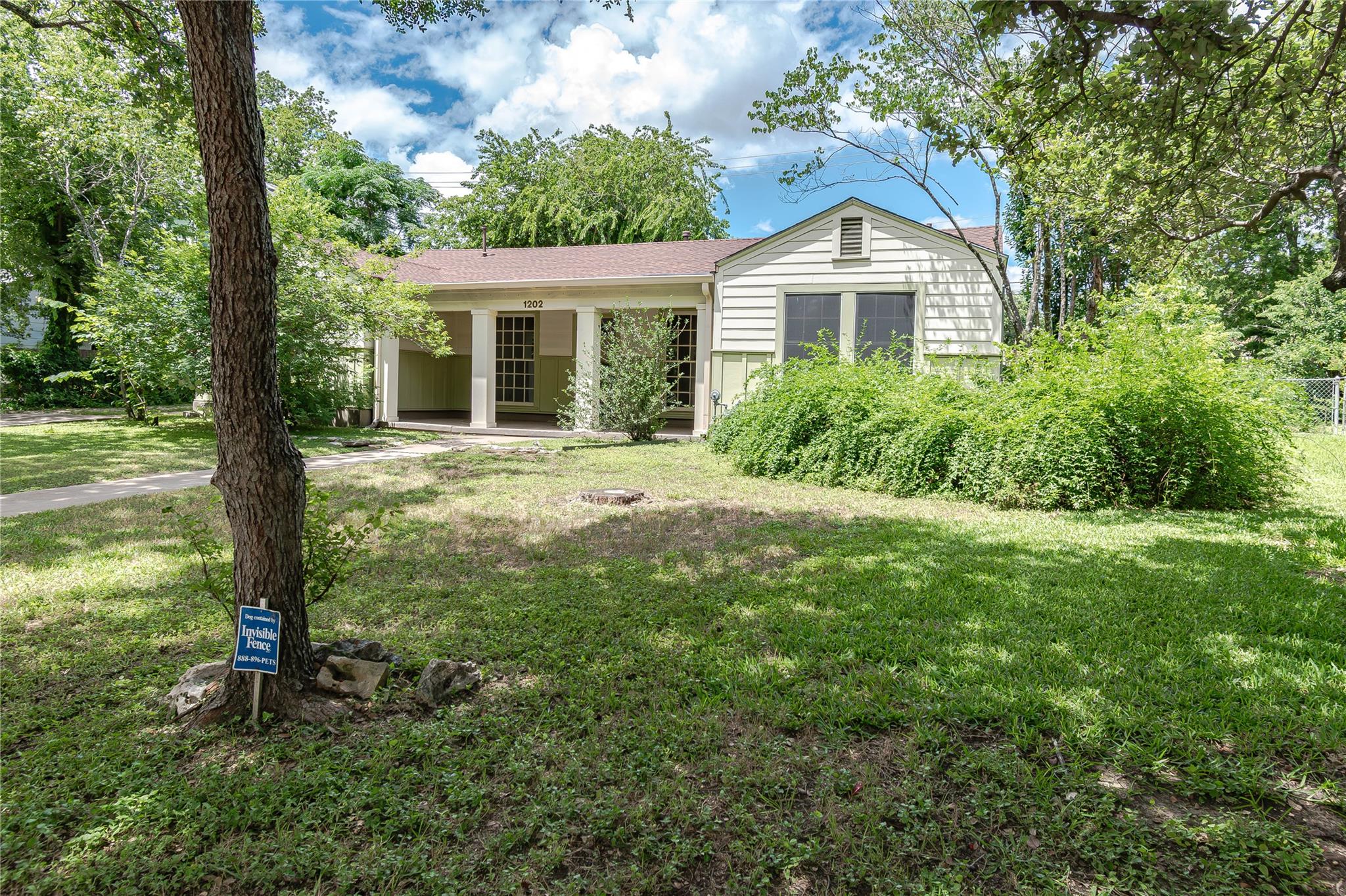1202 Norwood Rd Property Photo 5