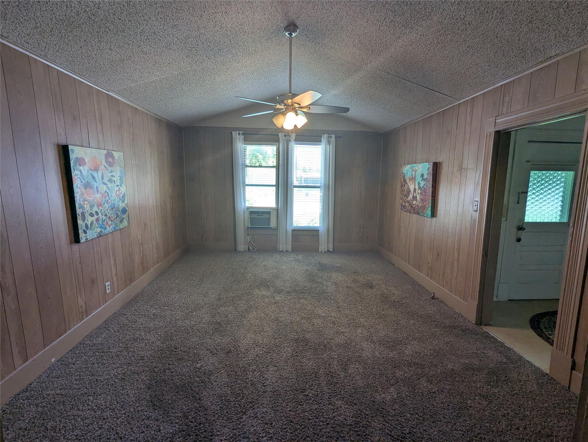 1319 Grace St Property Photo 16