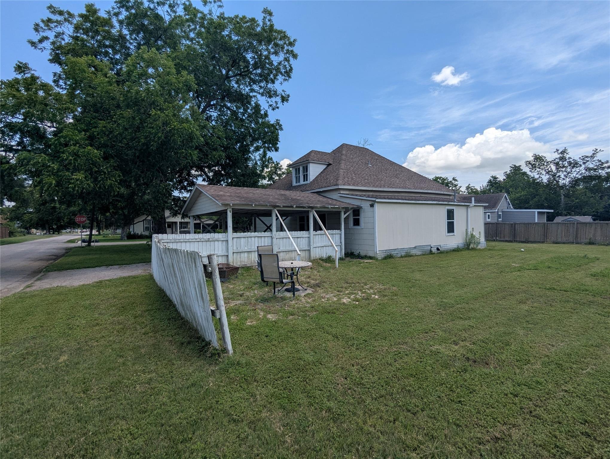 1319 Grace St Property Photo 27