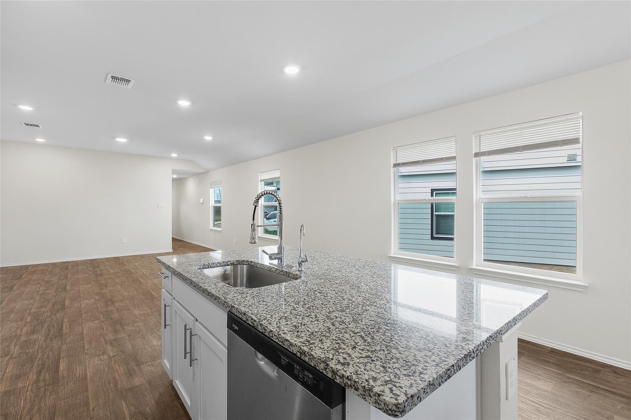 133 Frogmore Loop Property Photo 8
