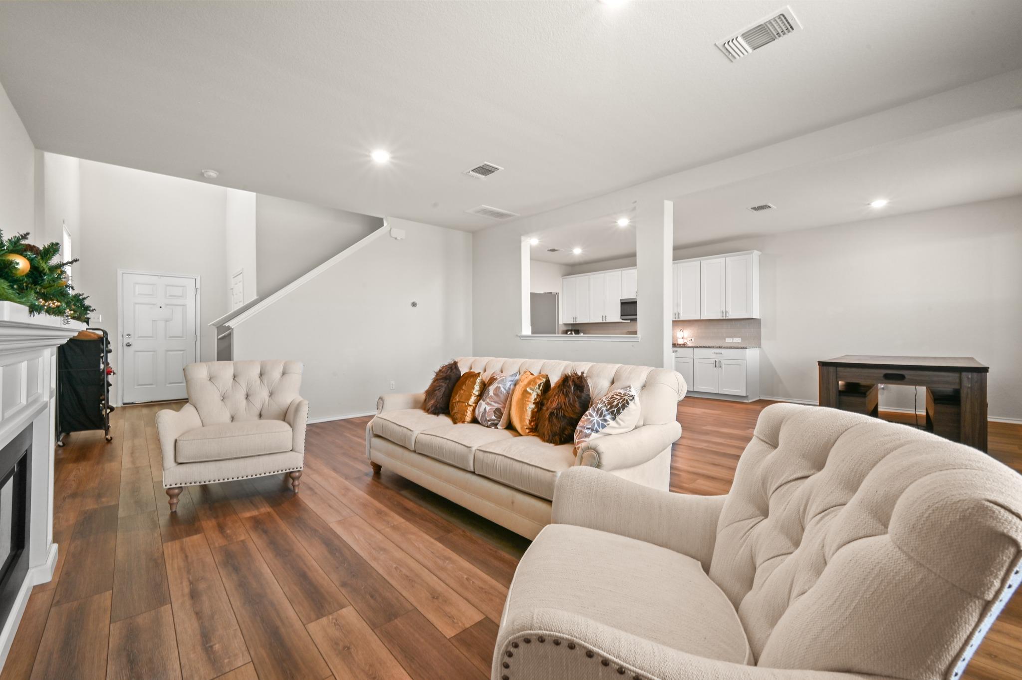 632 Pepperbark Loop Property Photo 8