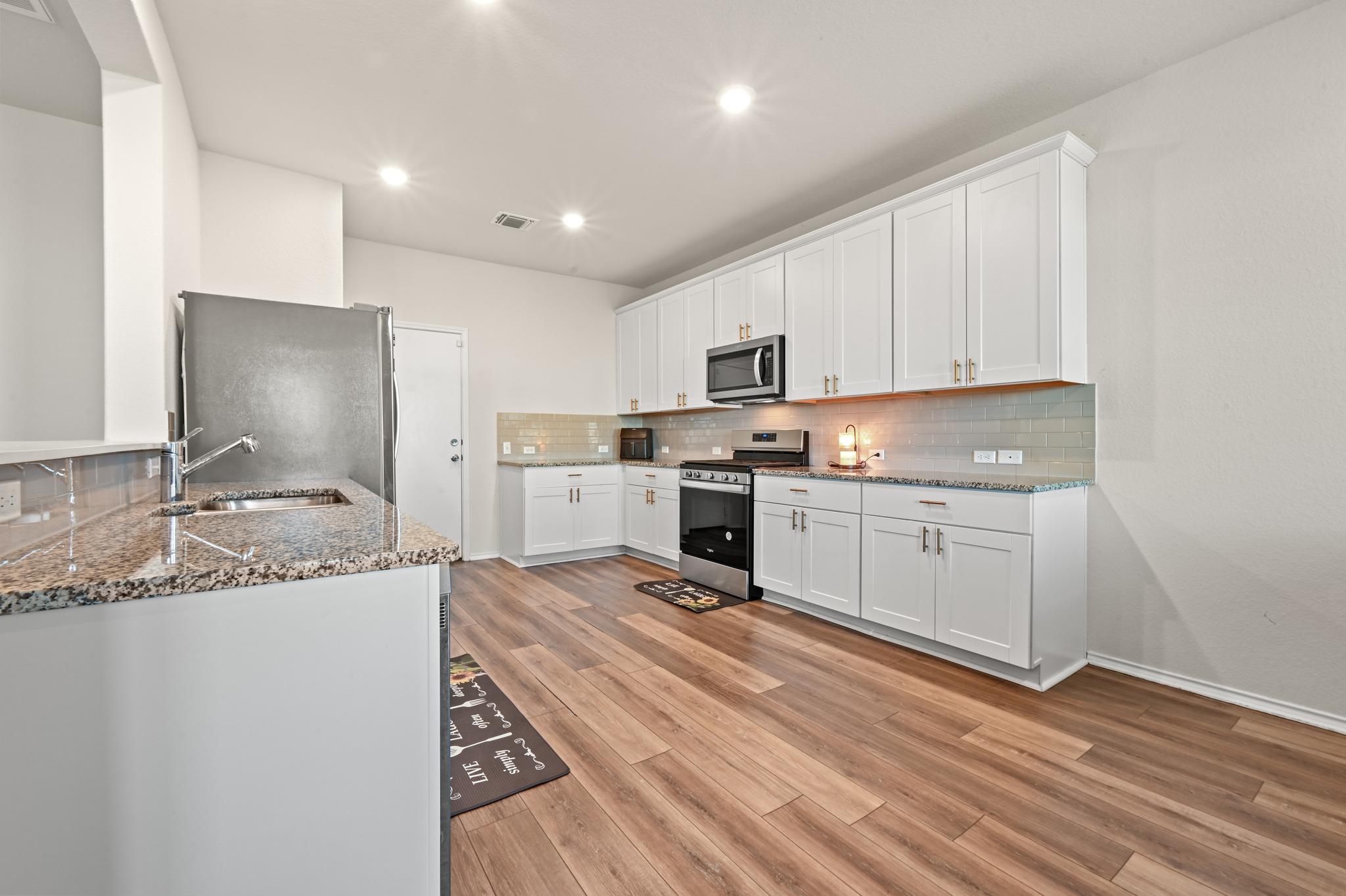 632 Pepperbark Loop Property Photo 10