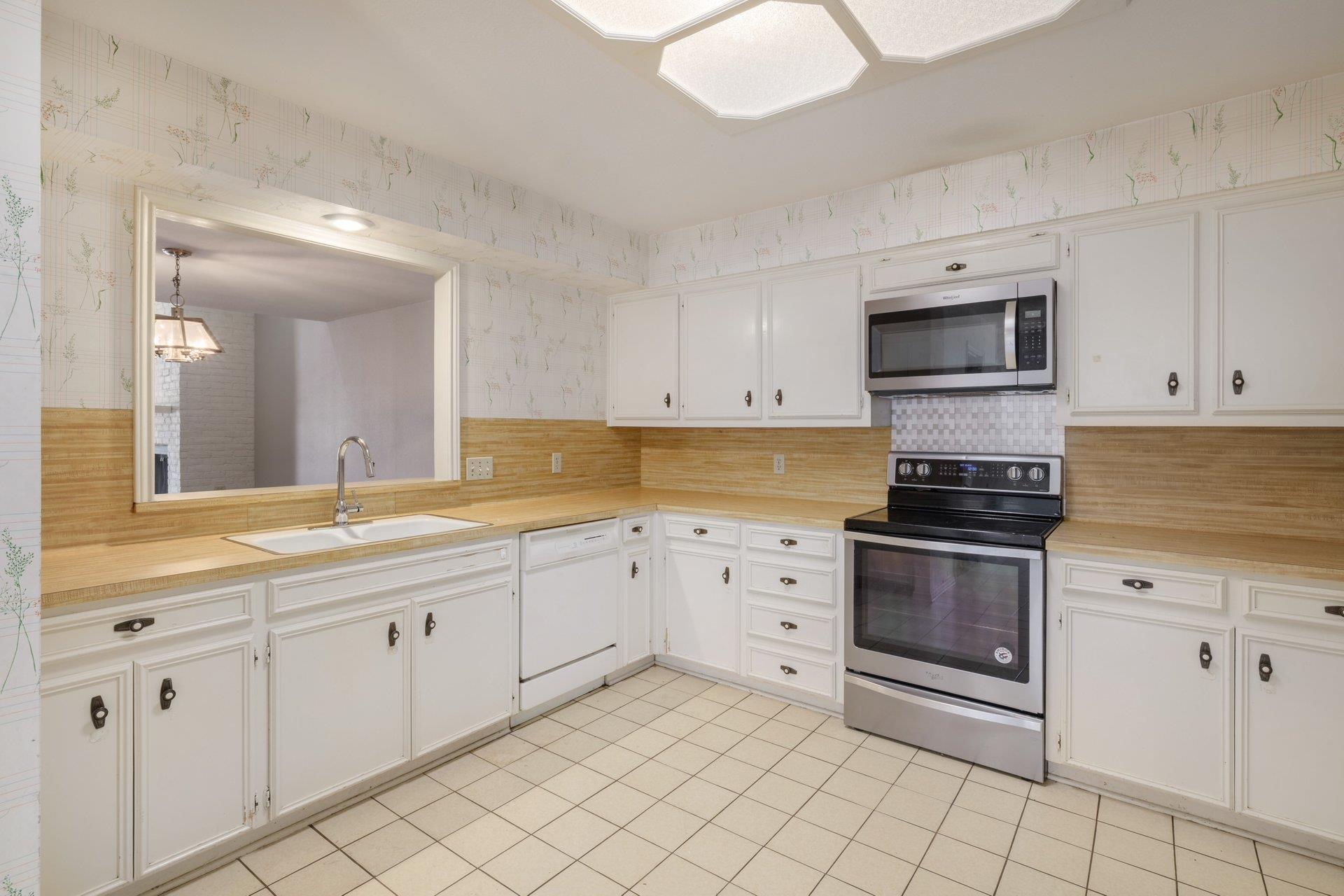 11133 Pinehurst #b Dr #b Property Photo 13