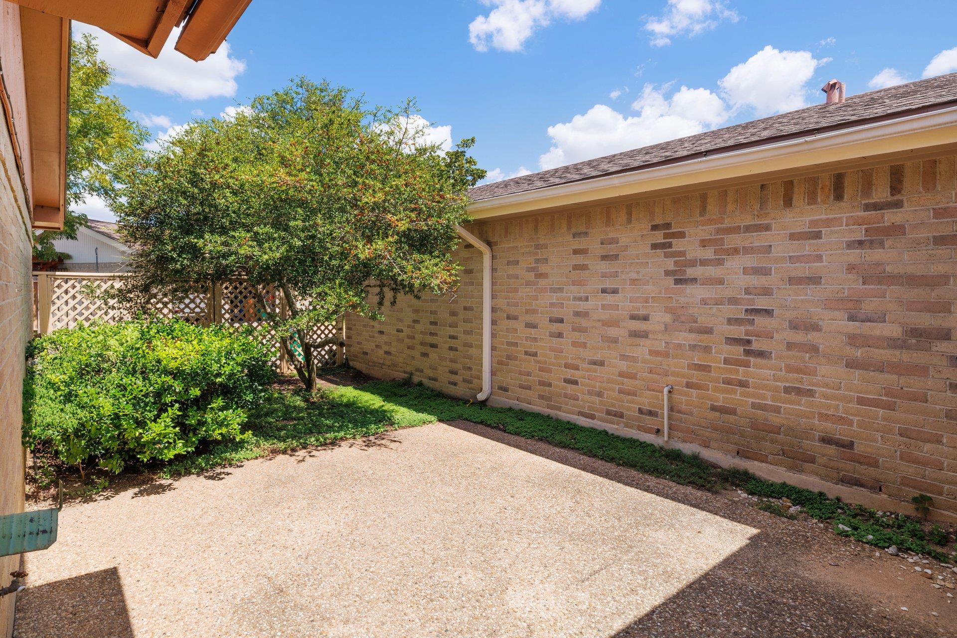11133 Pinehurst #b Dr #b Property Photo 25