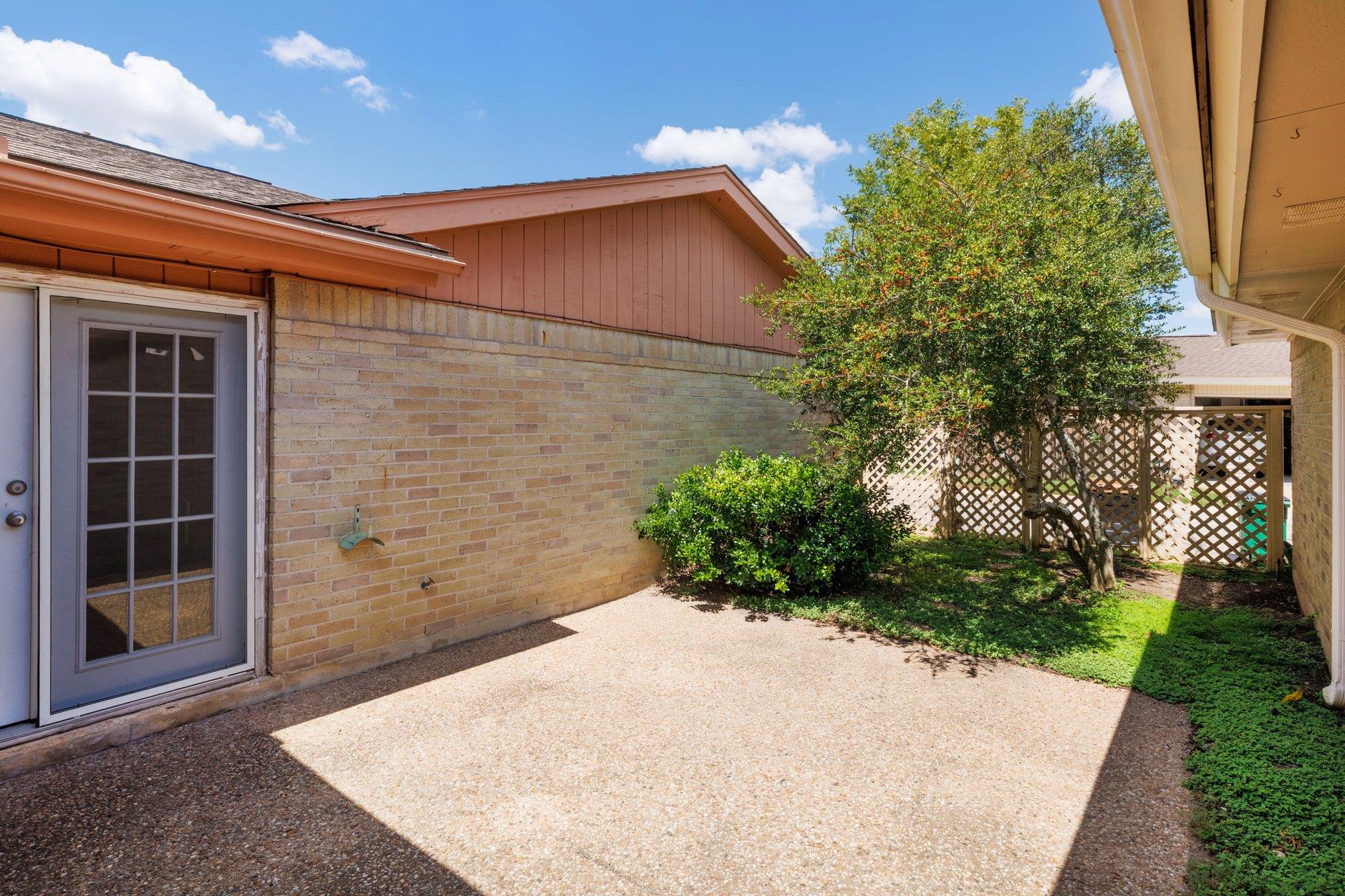 11133 Pinehurst #b Dr #b Property Photo 26