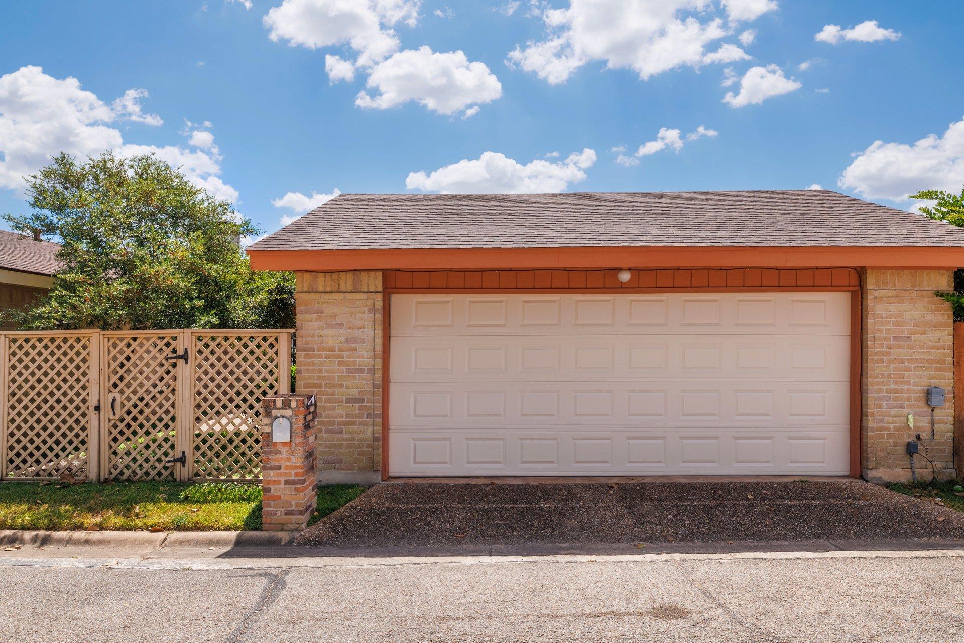 11133 Pinehurst #b Dr #b Property Photo 29