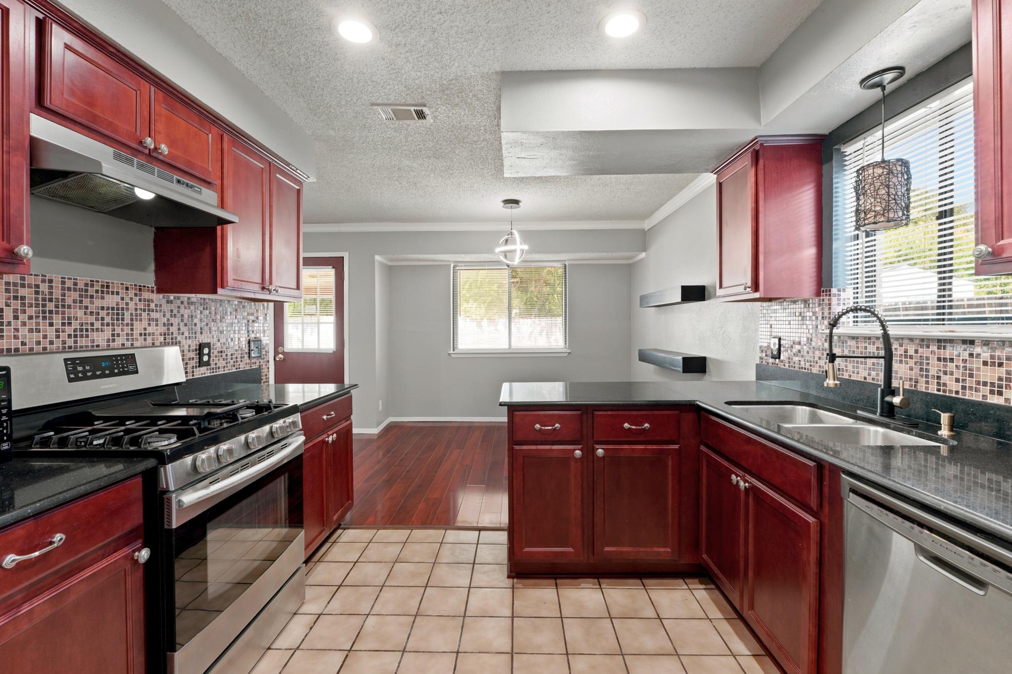 11206 Blossom Bell Dr Property Photo 8