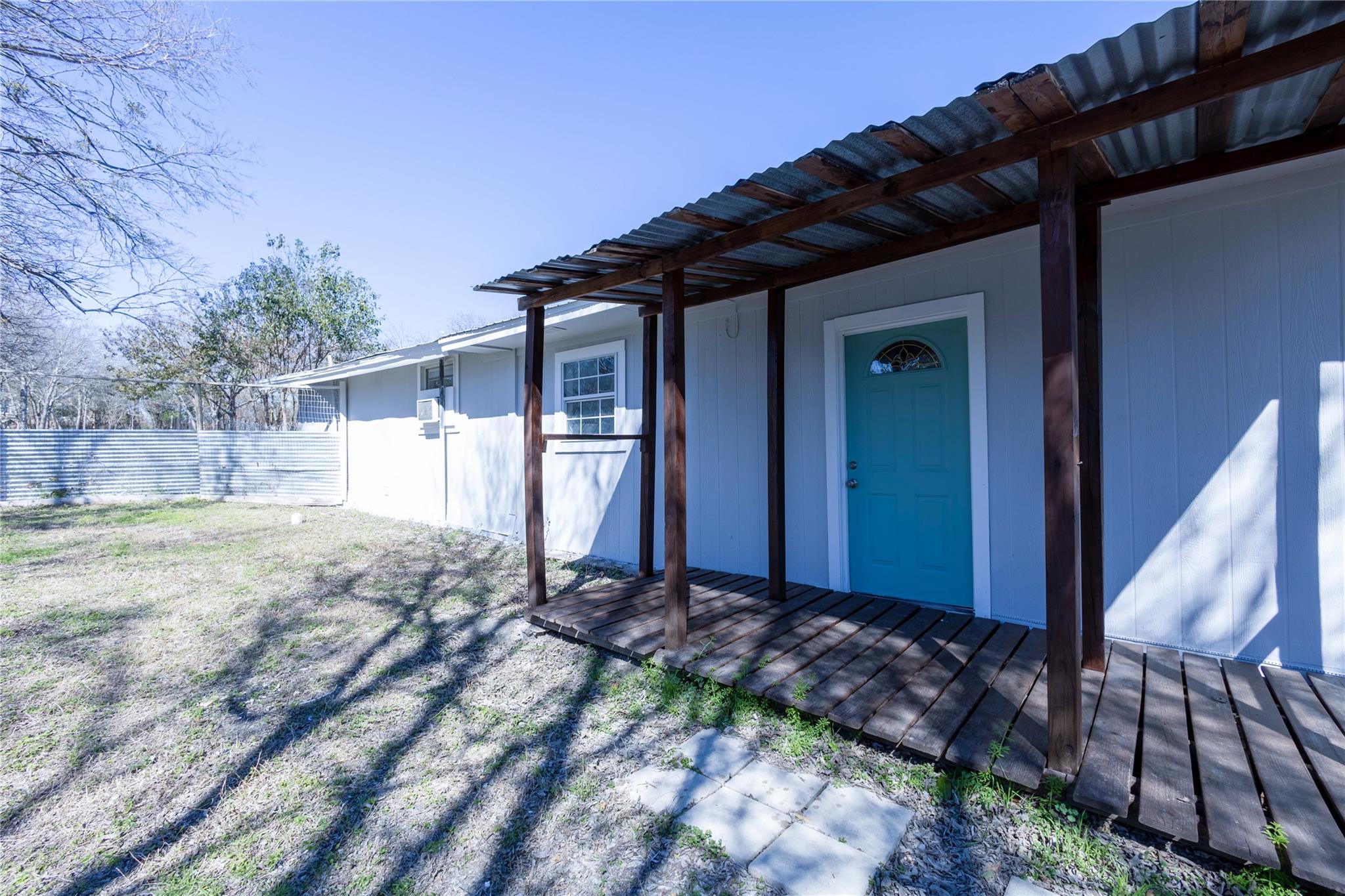 2304 Thrasher Ln #a Property Photo 1