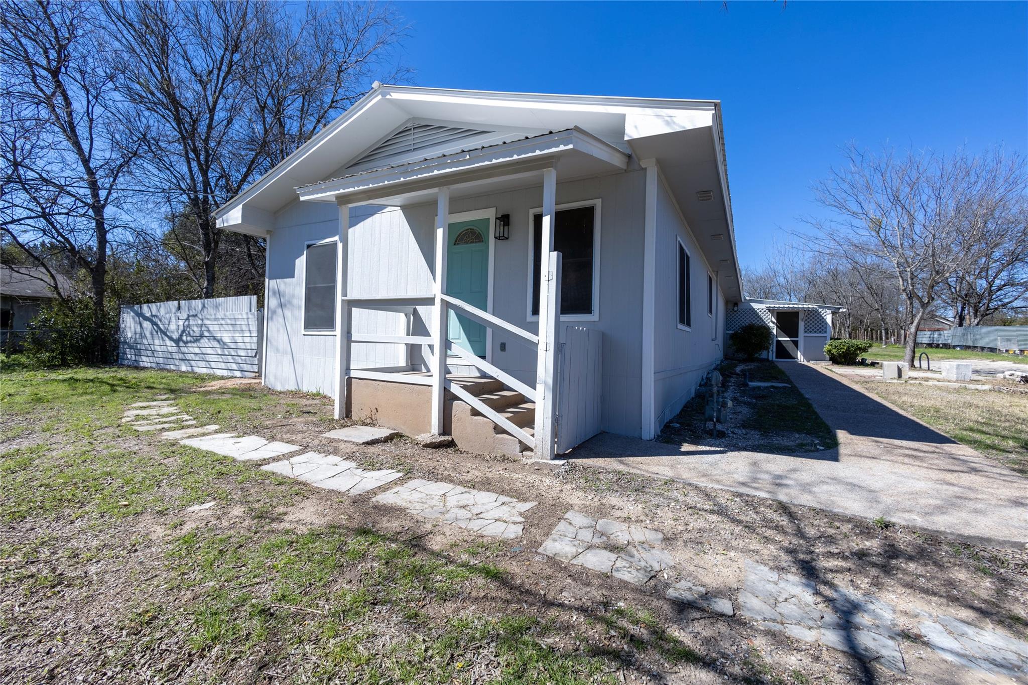 2304 Thrasher Ln #a Property Photo 2