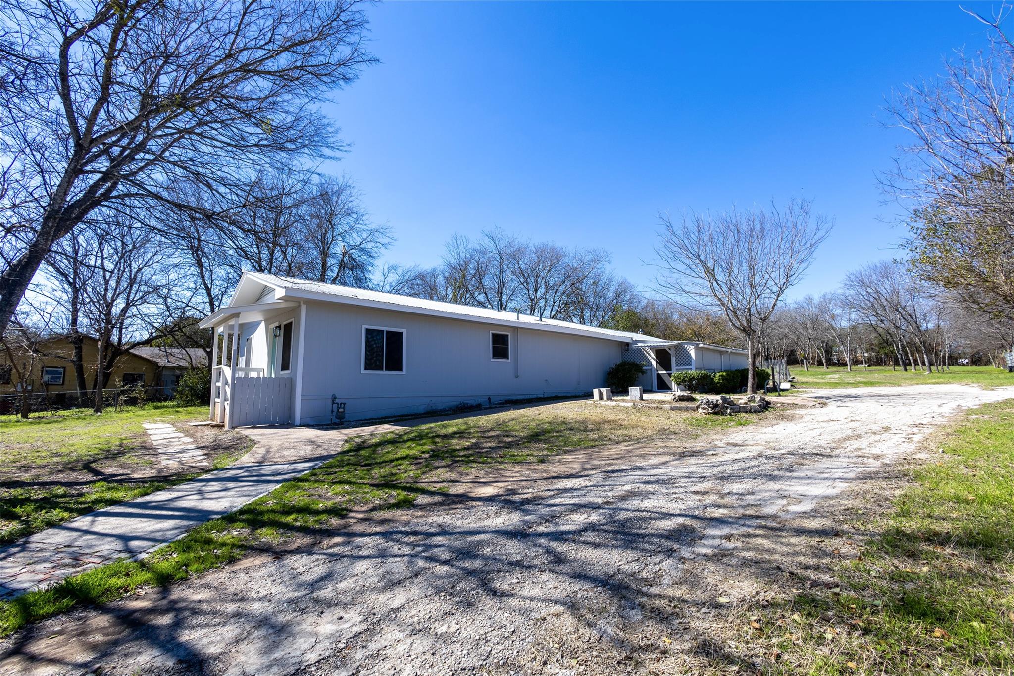 2304 Thrasher Ln #a Property Photo 4