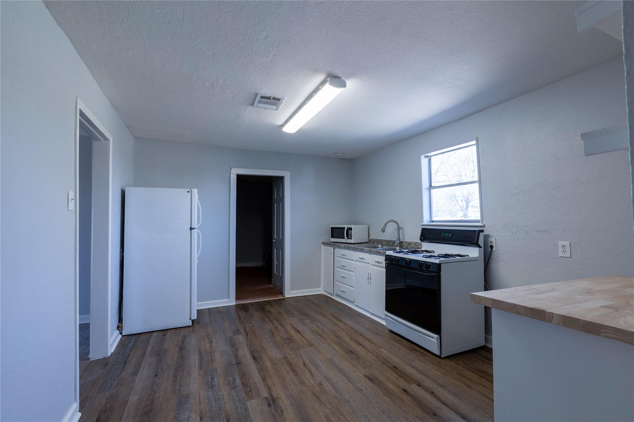 2304 Thrasher Ln #a Property Photo 9