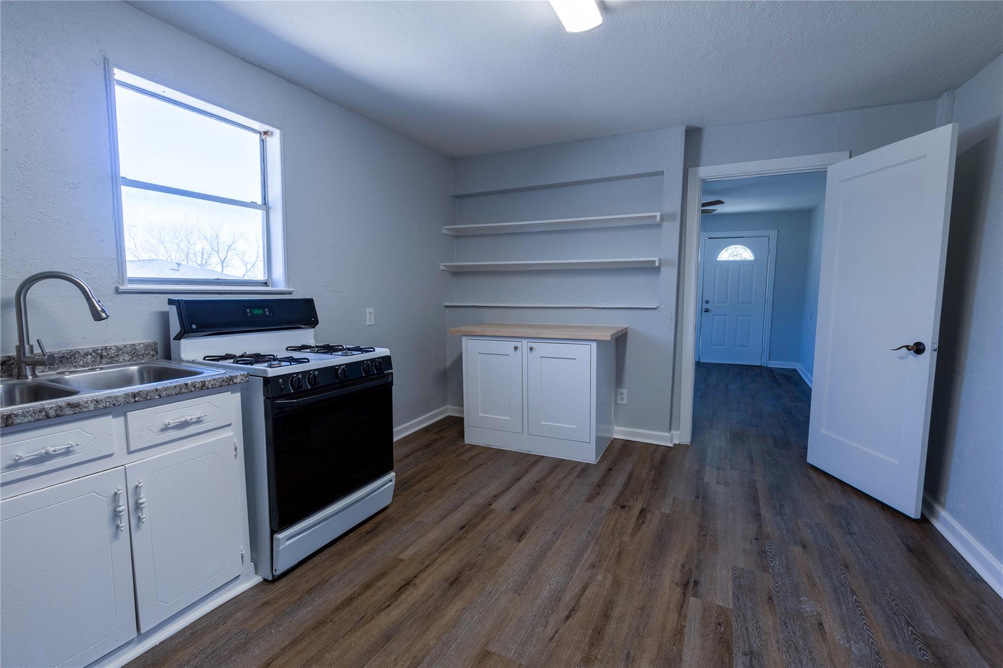 2304 Thrasher Ln #a Property Photo 10