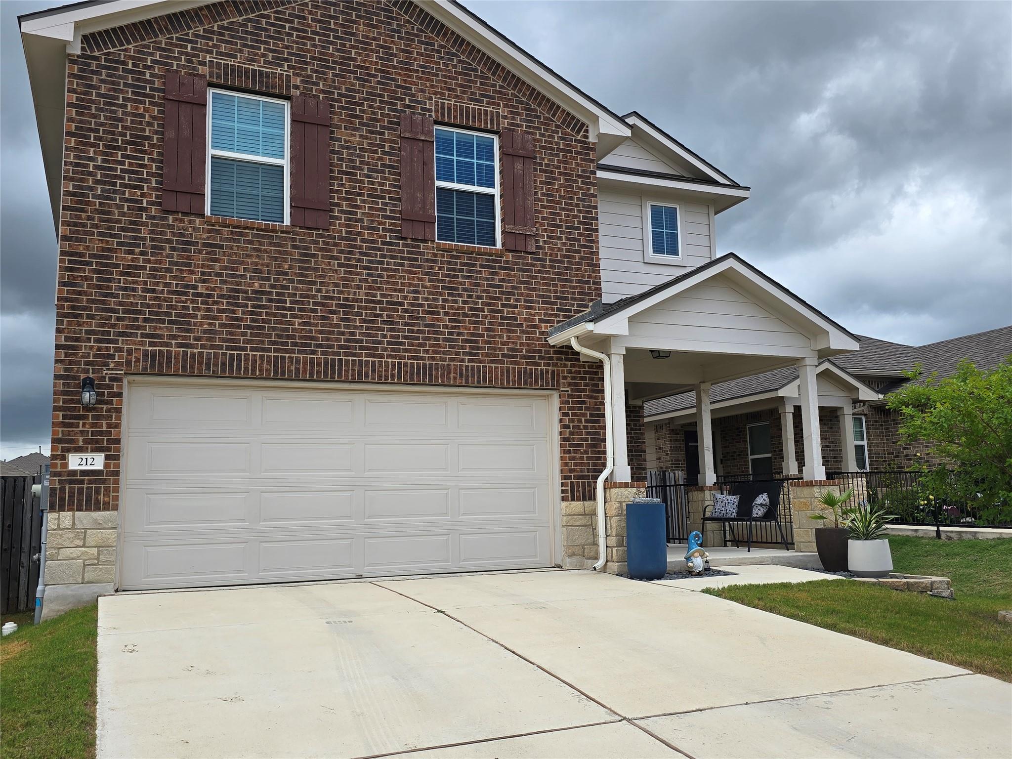 212 Yoakum St Property Photo 1